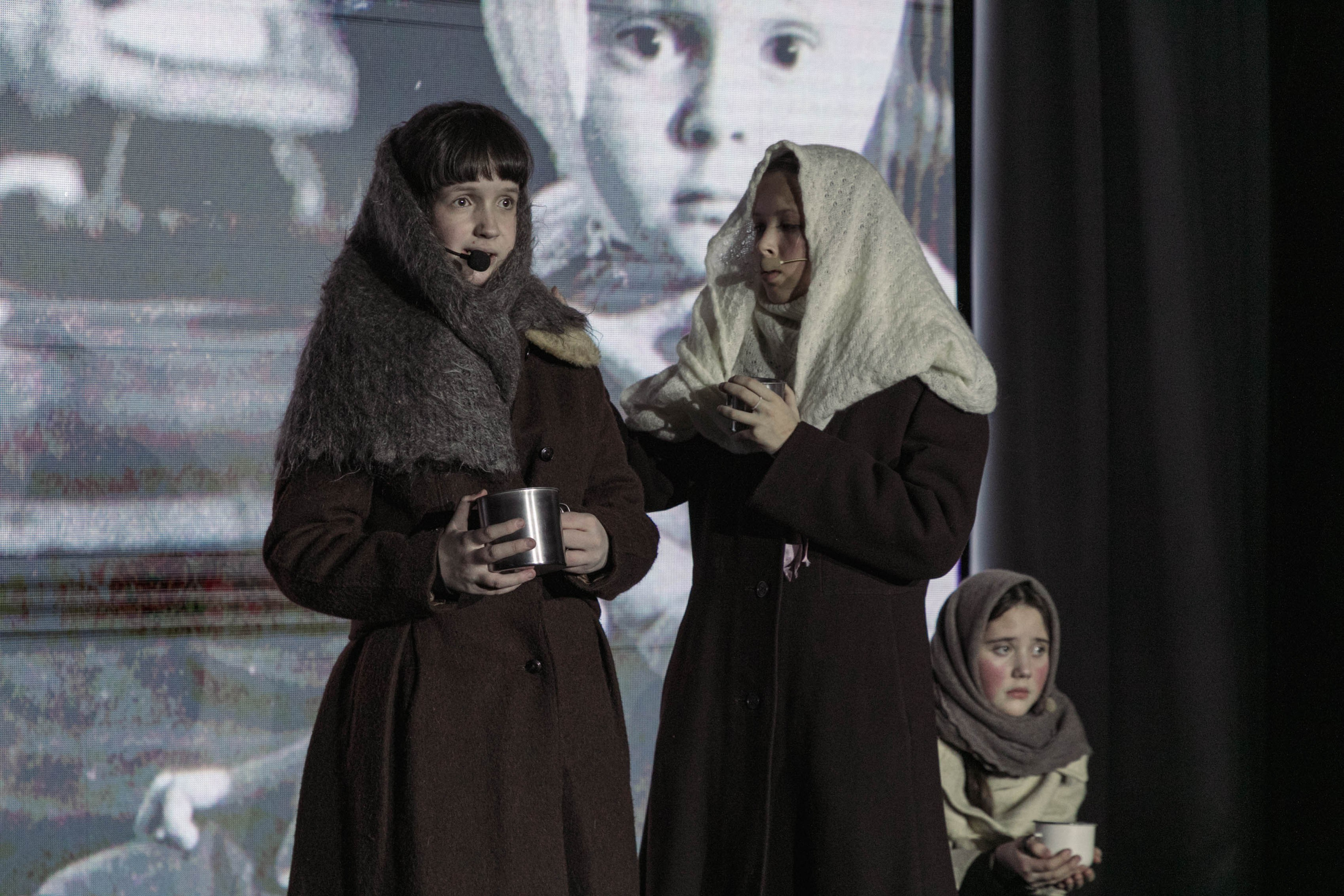 Спектакль "Узелки блокадной памяти", студия художественного слова "Начало", 2024 г. Фотограф: Адмакина Дарья