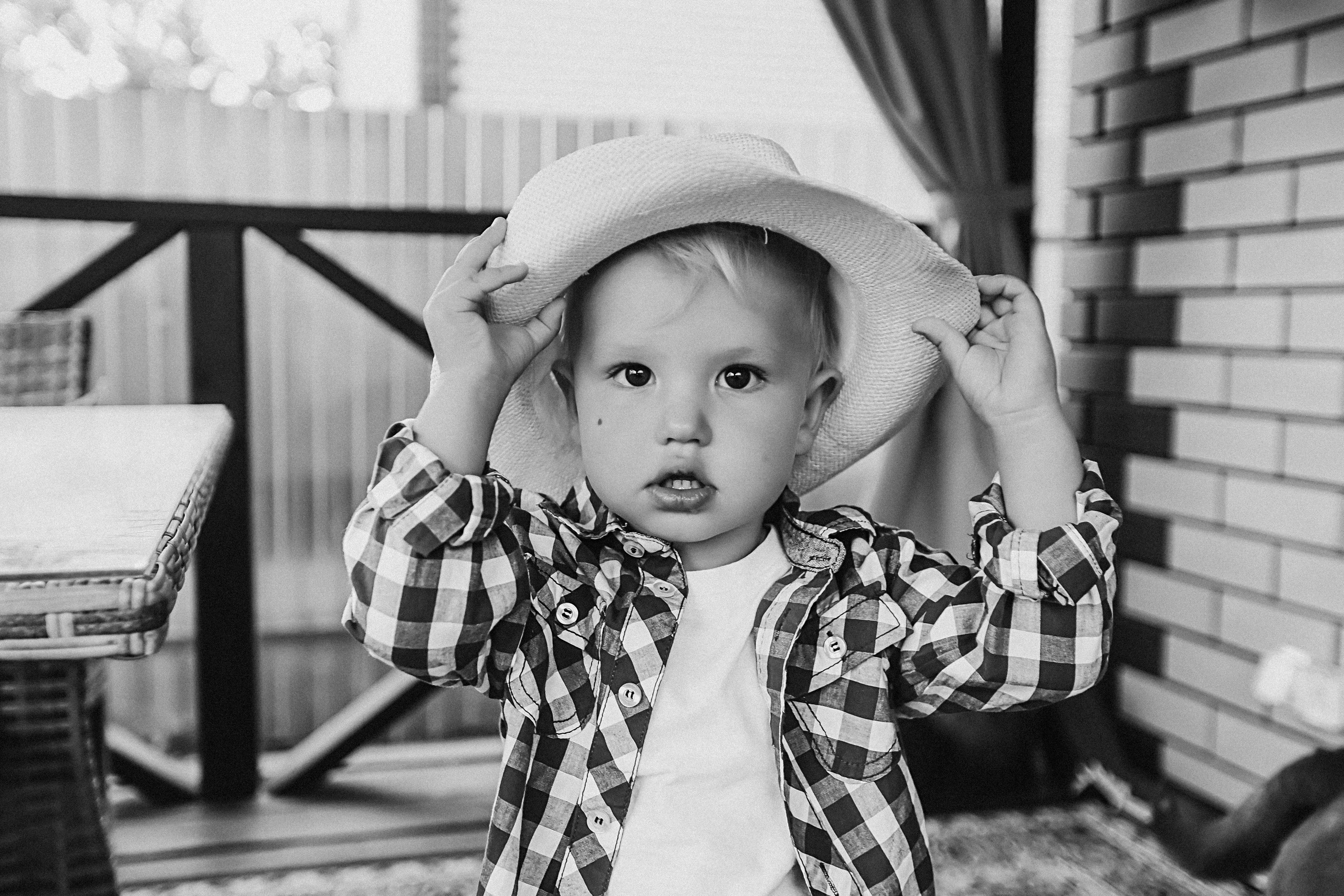 У дома. Семейный фотограф Тюмень, фотограф на роды Салмина Мария