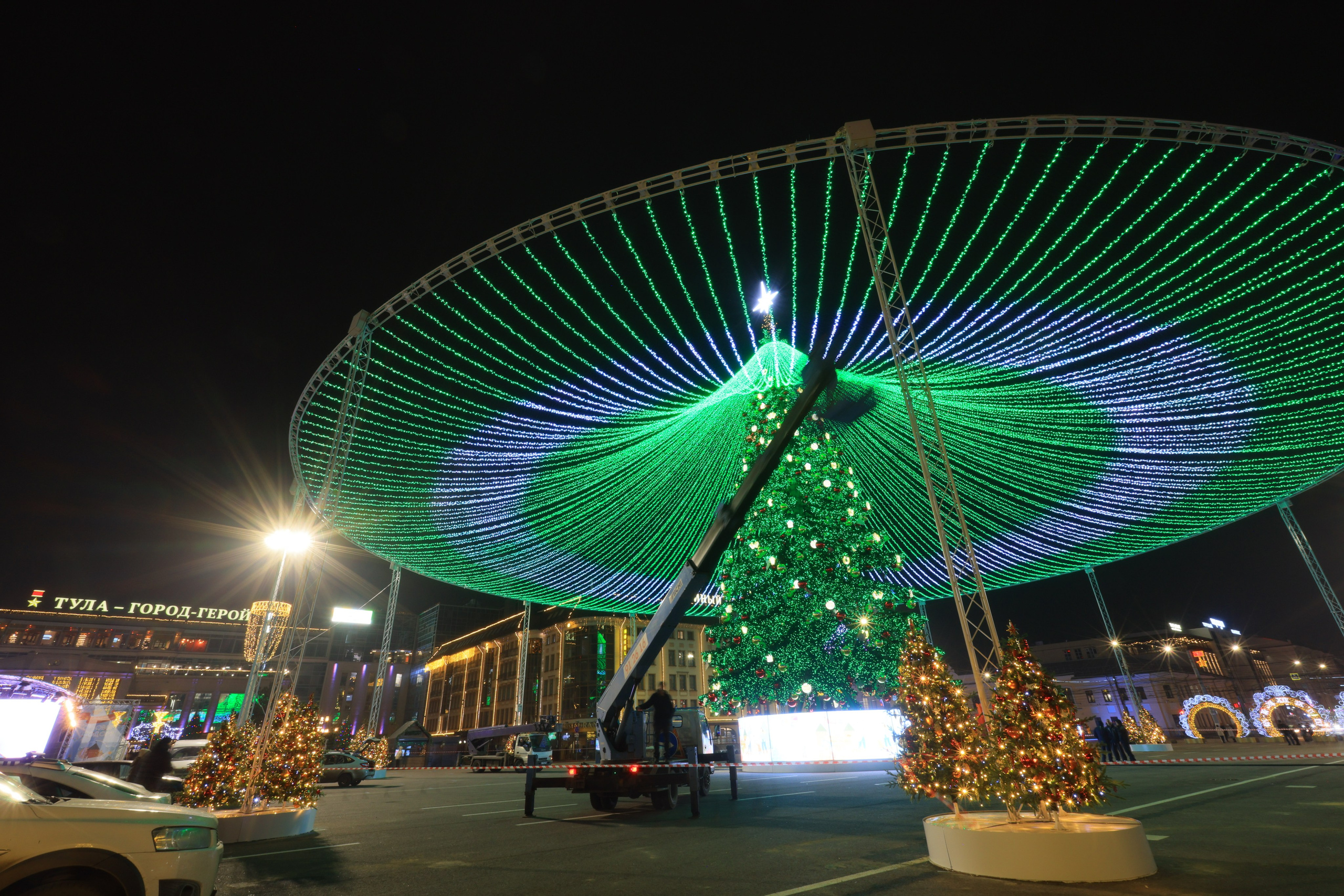 Новая Главная Новогодняя Ель Города — Героя -Тула и коллектив её установивший. Фотограф в Туле Крупский АнДРей. Фотостудия «КАДР71» в Туле