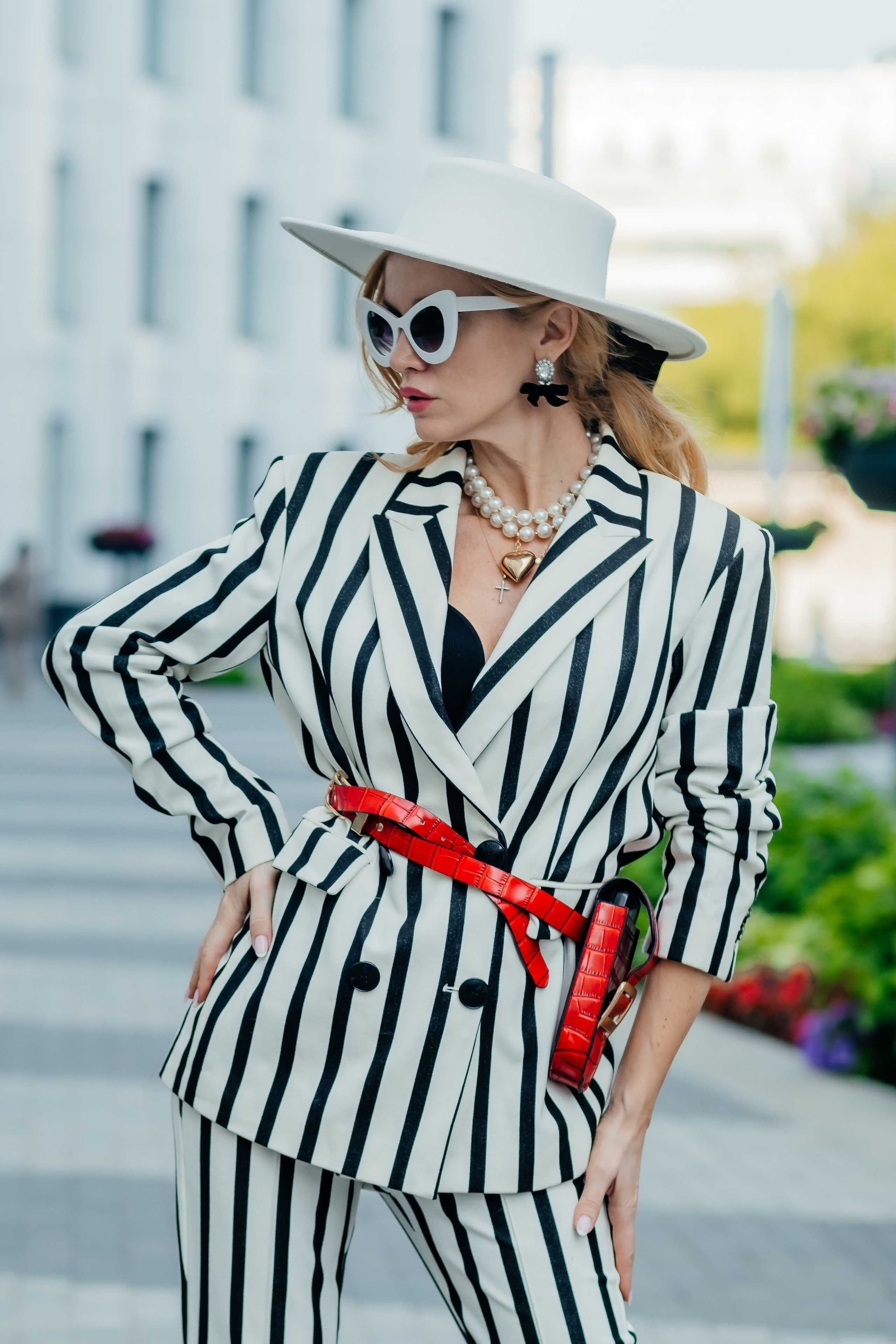 #fashionblogger #aquamarinmall #dalmatianstyle #kruelladevillook #newkruella #stylishoutfit #petphotos #luxurylife #модник #photoart #modaprokhodka #doglover #wowshot #lifestylephotography #highfashion