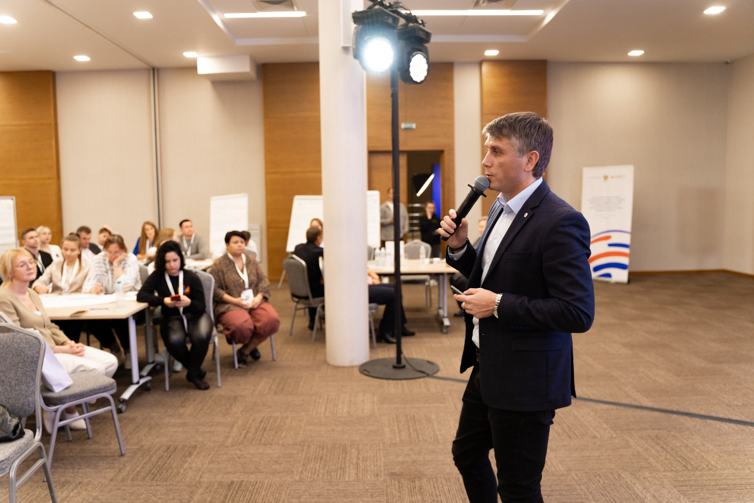 Окружной семинар в сфере профилактики от Росмолодежи в Амаксе 2024. Фотограф Надежда Погребняк | Рязань | Москва