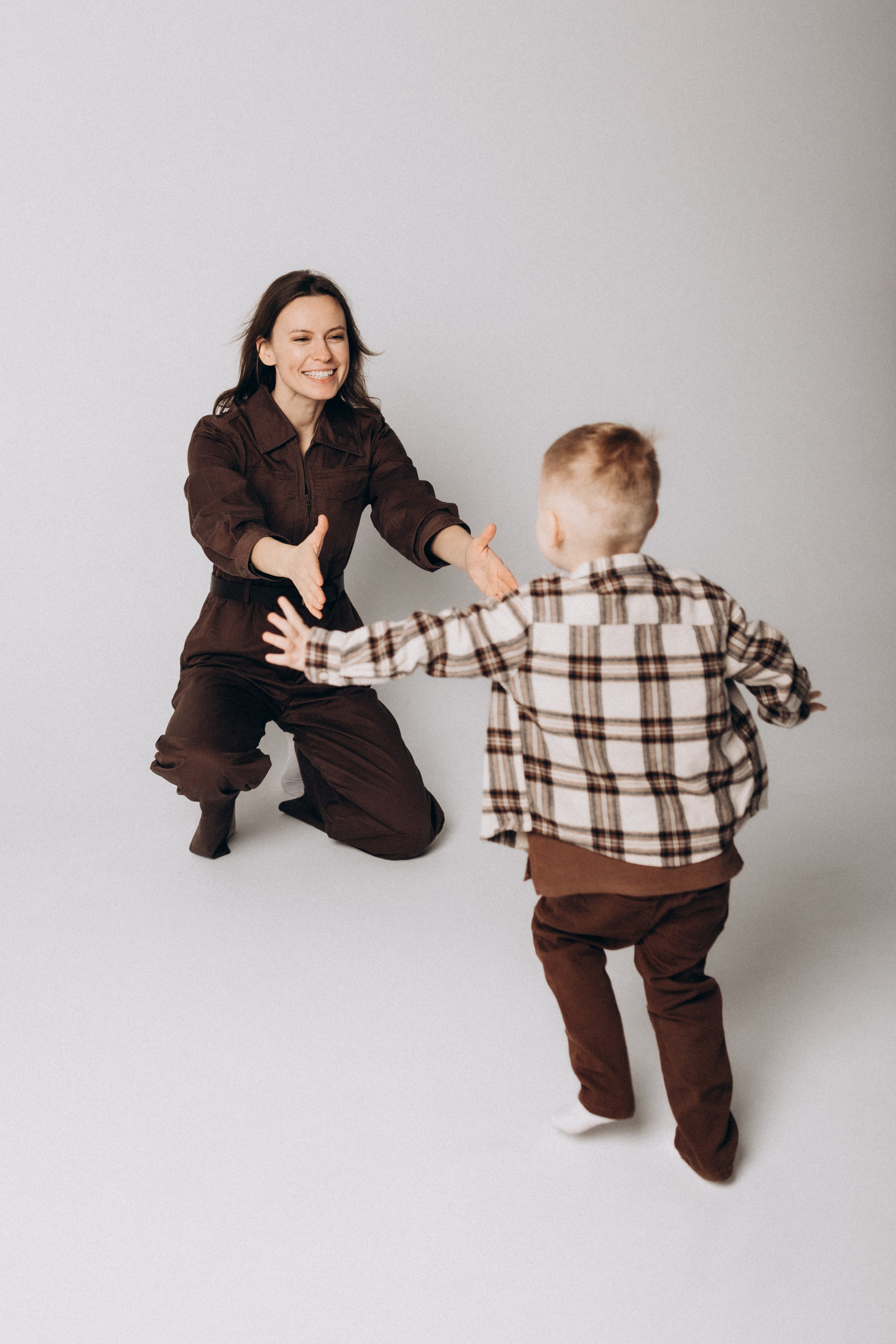 Фотосессия, а студии мамы и сына. Фотограф Артем Бросов в Санкт-Петербурге и Дубае