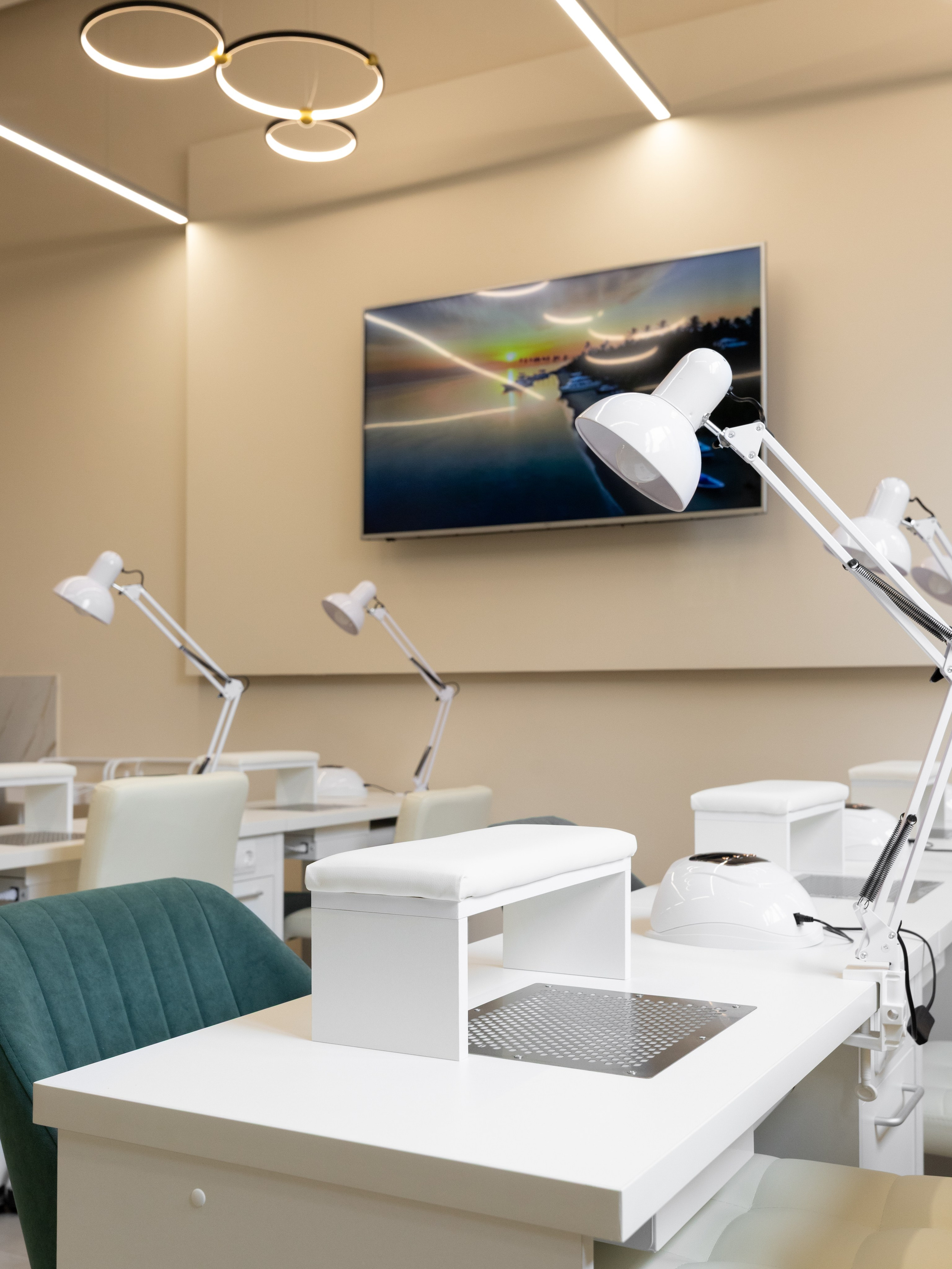 Бьюти-коворкинг на Парнасе. Интерьерный фотограф в Санкт-Петербурге Ксения Сорокина