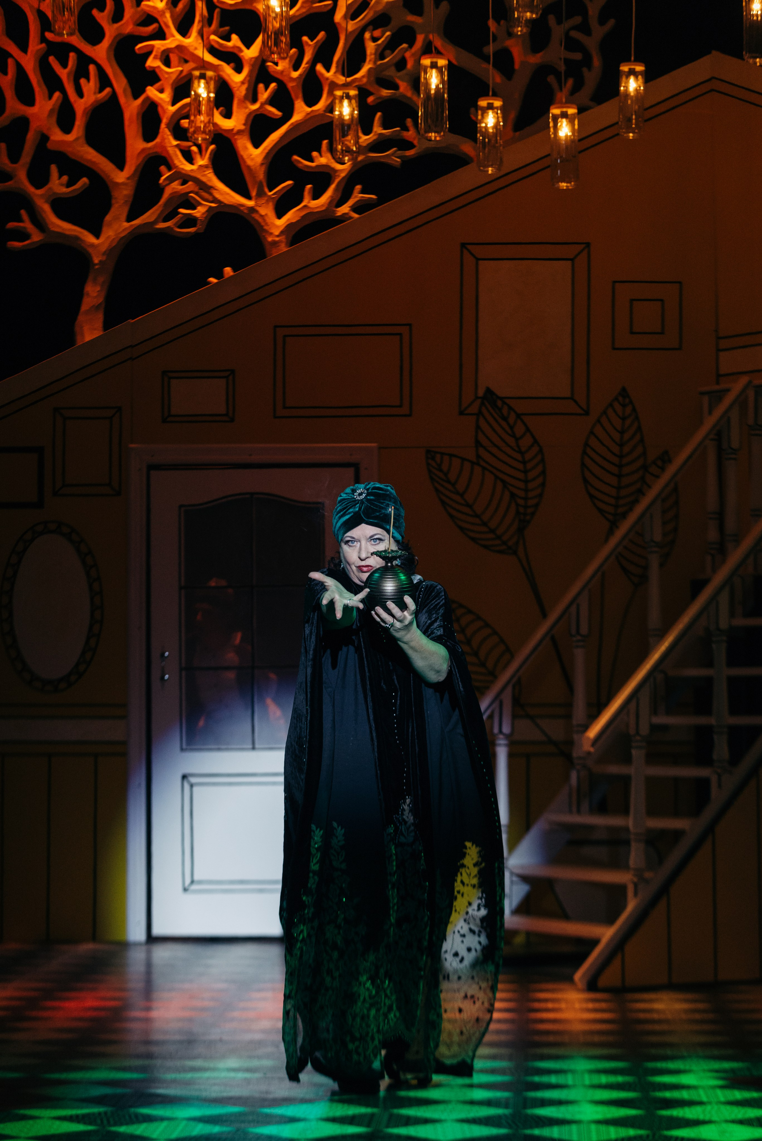 8 любящих женщин. Главная