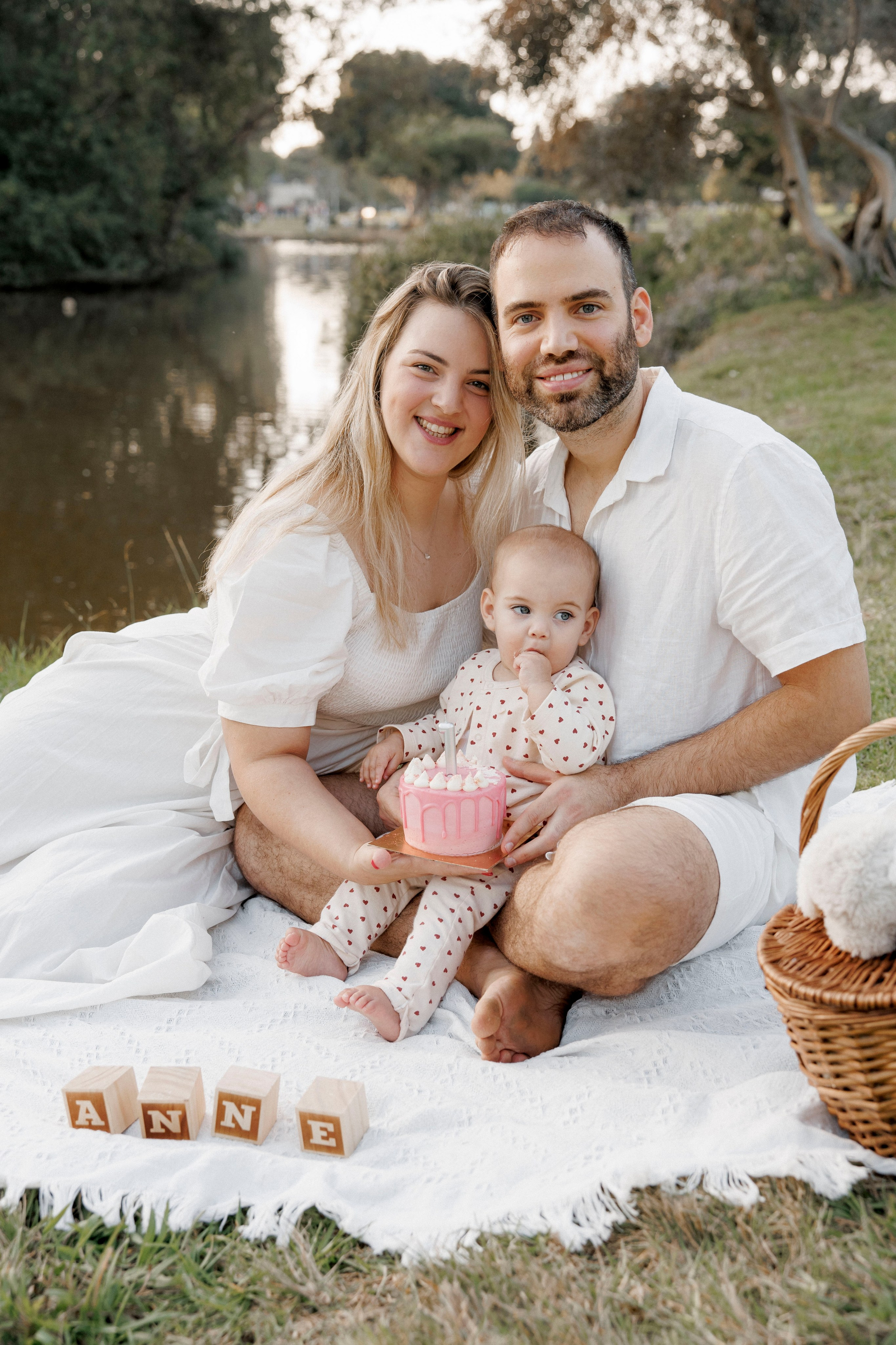 First year photoshoot inside the park (sunset). Wedding and family photographer