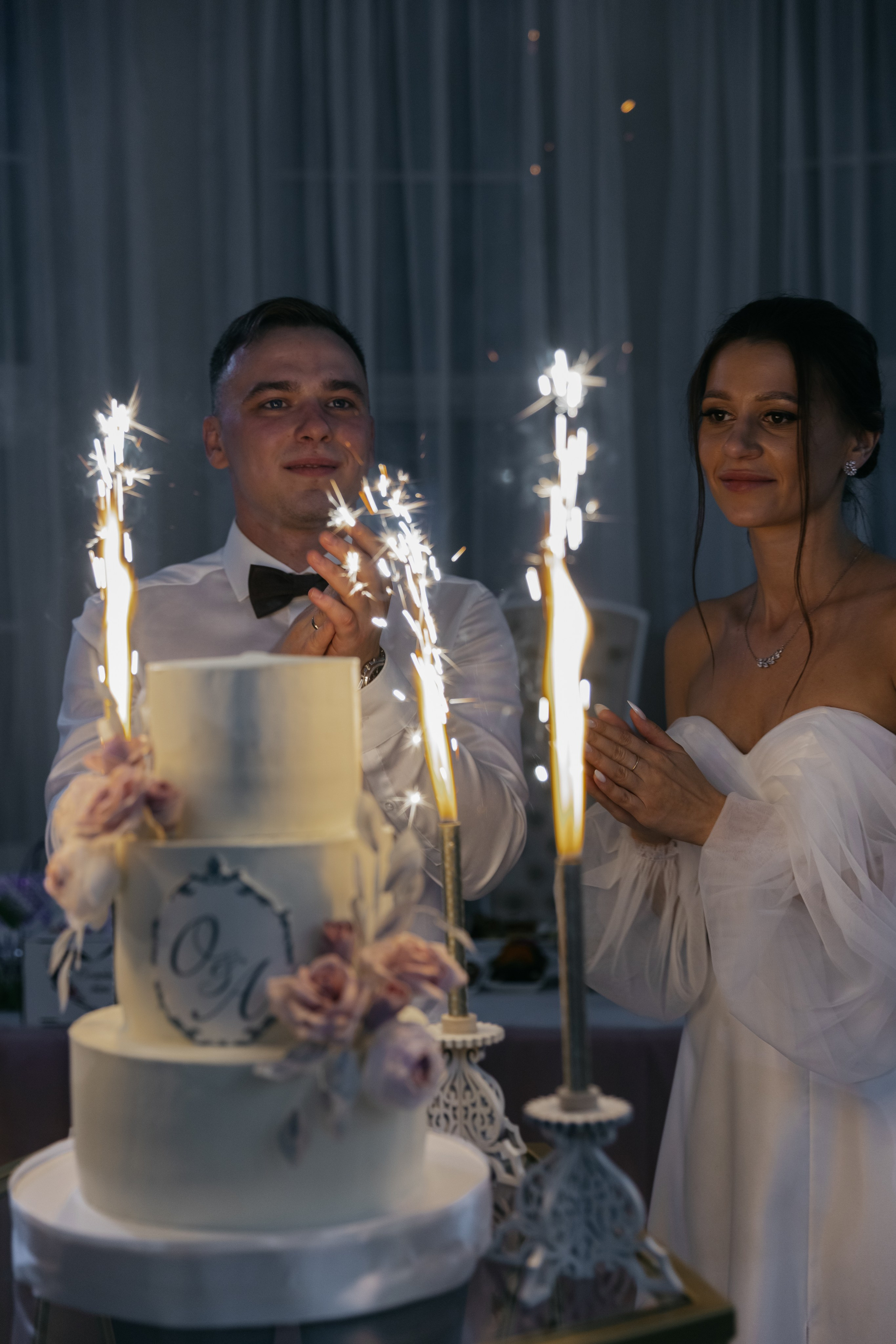 Волшебство уходит — Знаю. — И что мы будем делать? — Наслаждаться моментом. Свадебный фотограф в Санкт-Петербурге