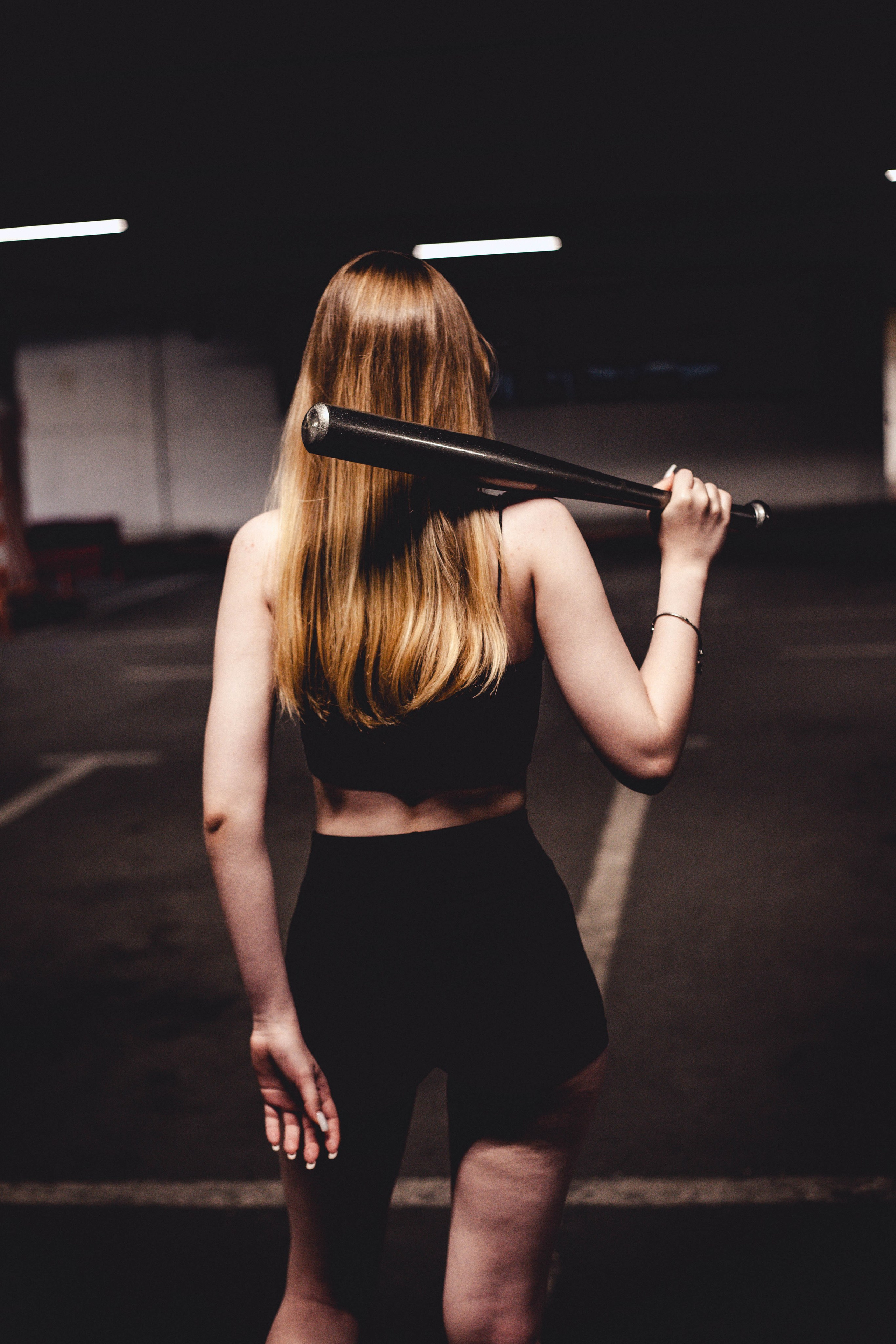 «Тайны парковки глазами тележки». Уличный фотограф Города N