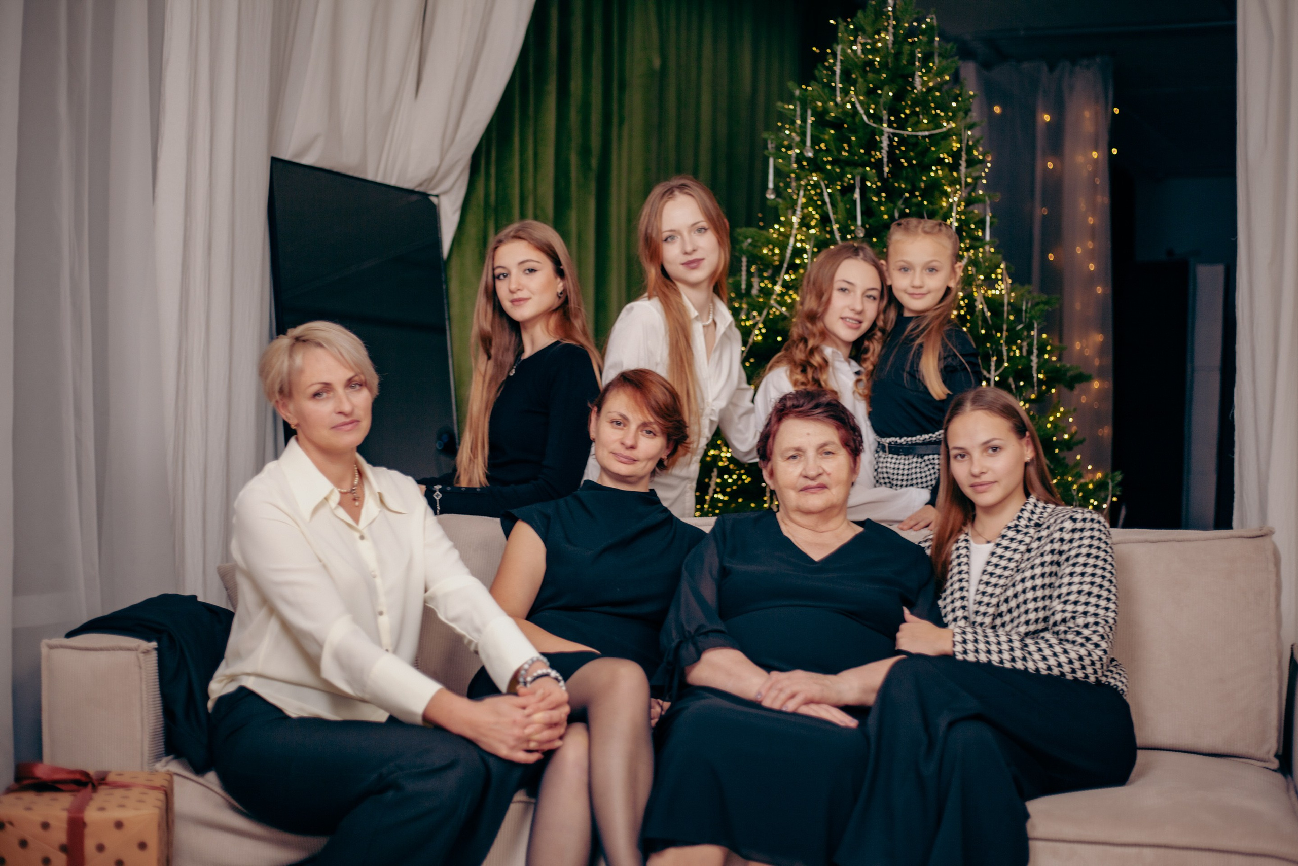 Новогодняя Студия. Уличный фотограф Города N