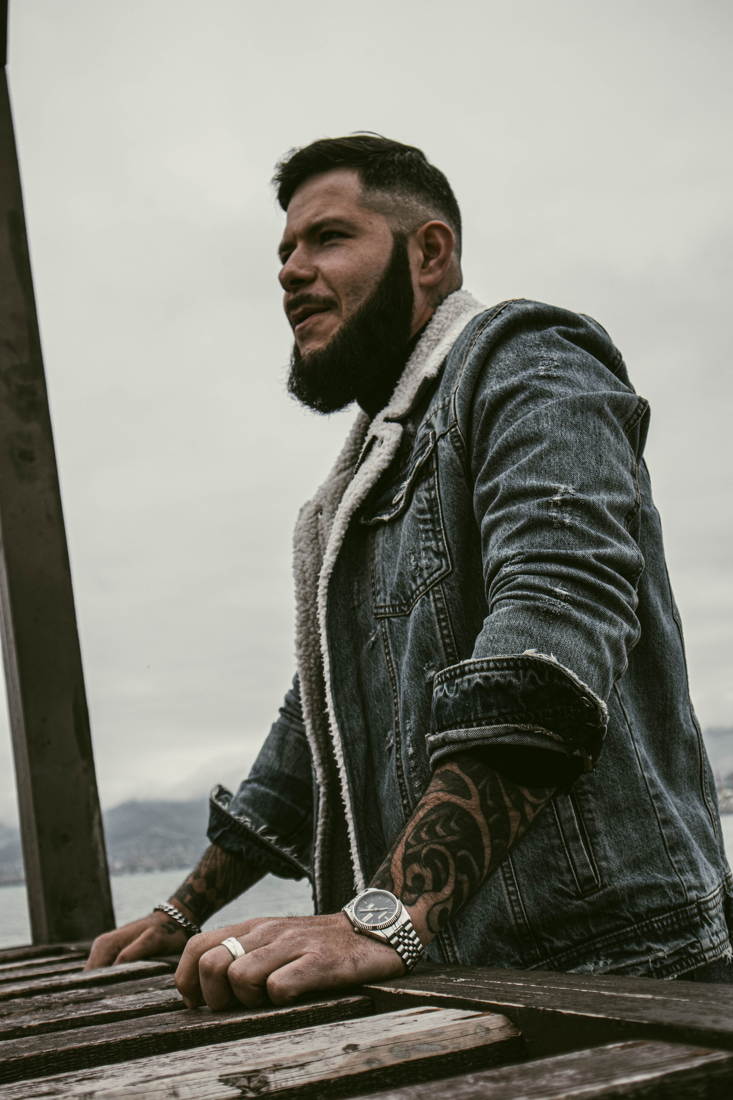 О. Уличный фотограф Города N