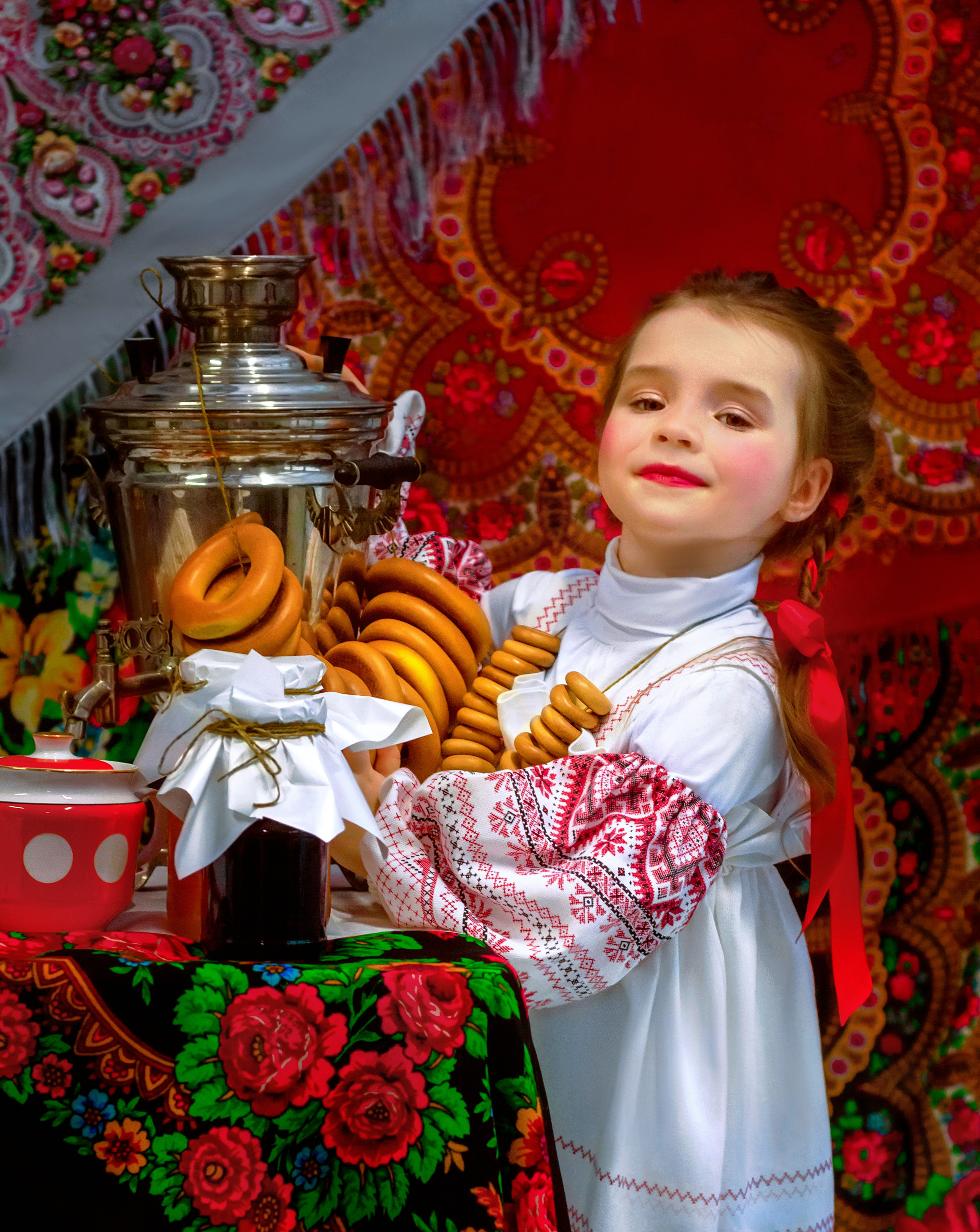 Яркая фотосессия детей в честь масленицы. Фотографы для фотосессий в Новосибирске