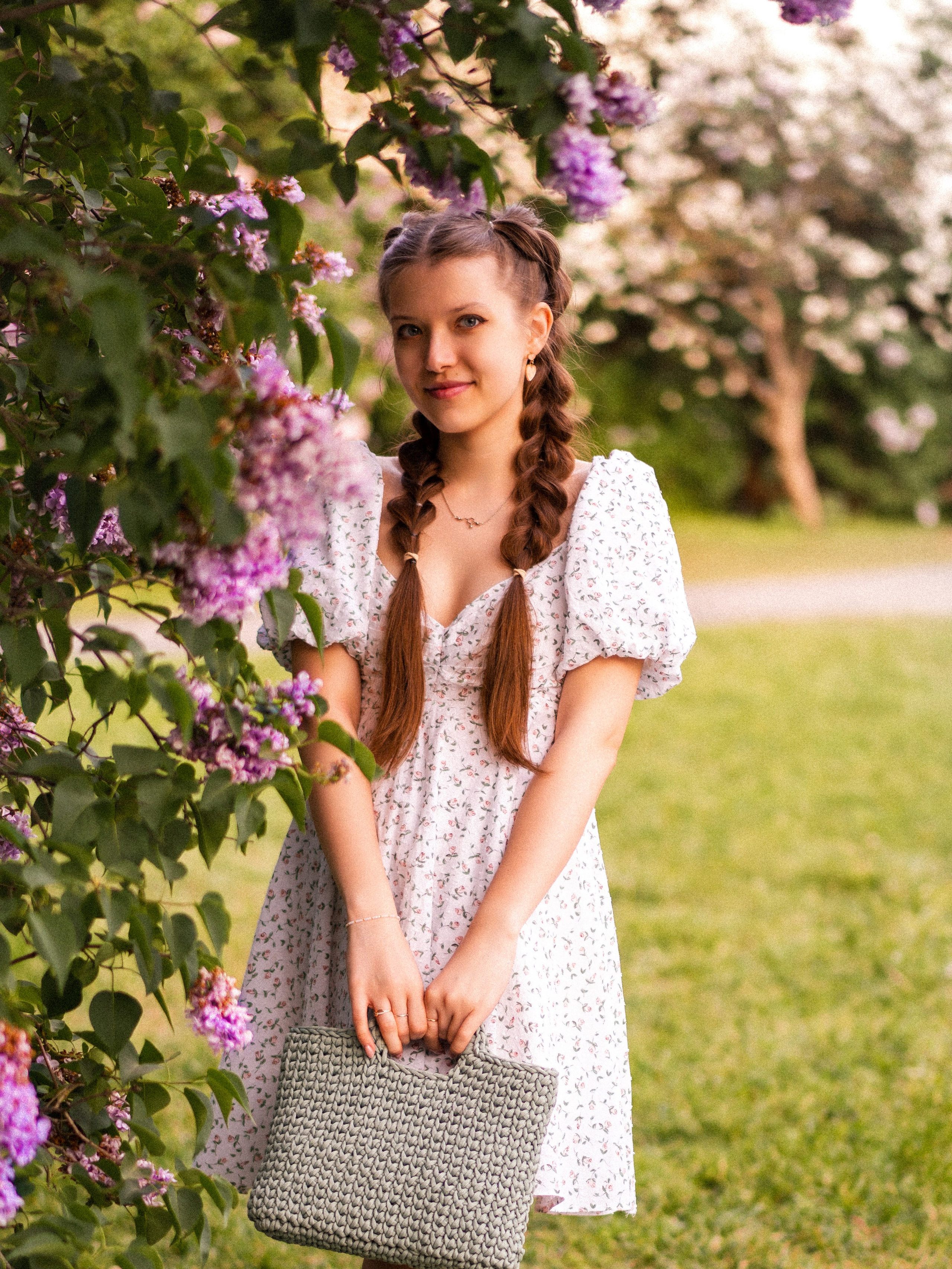 Ольга — фотосессия в сиреневом саду. Фотограф Москва