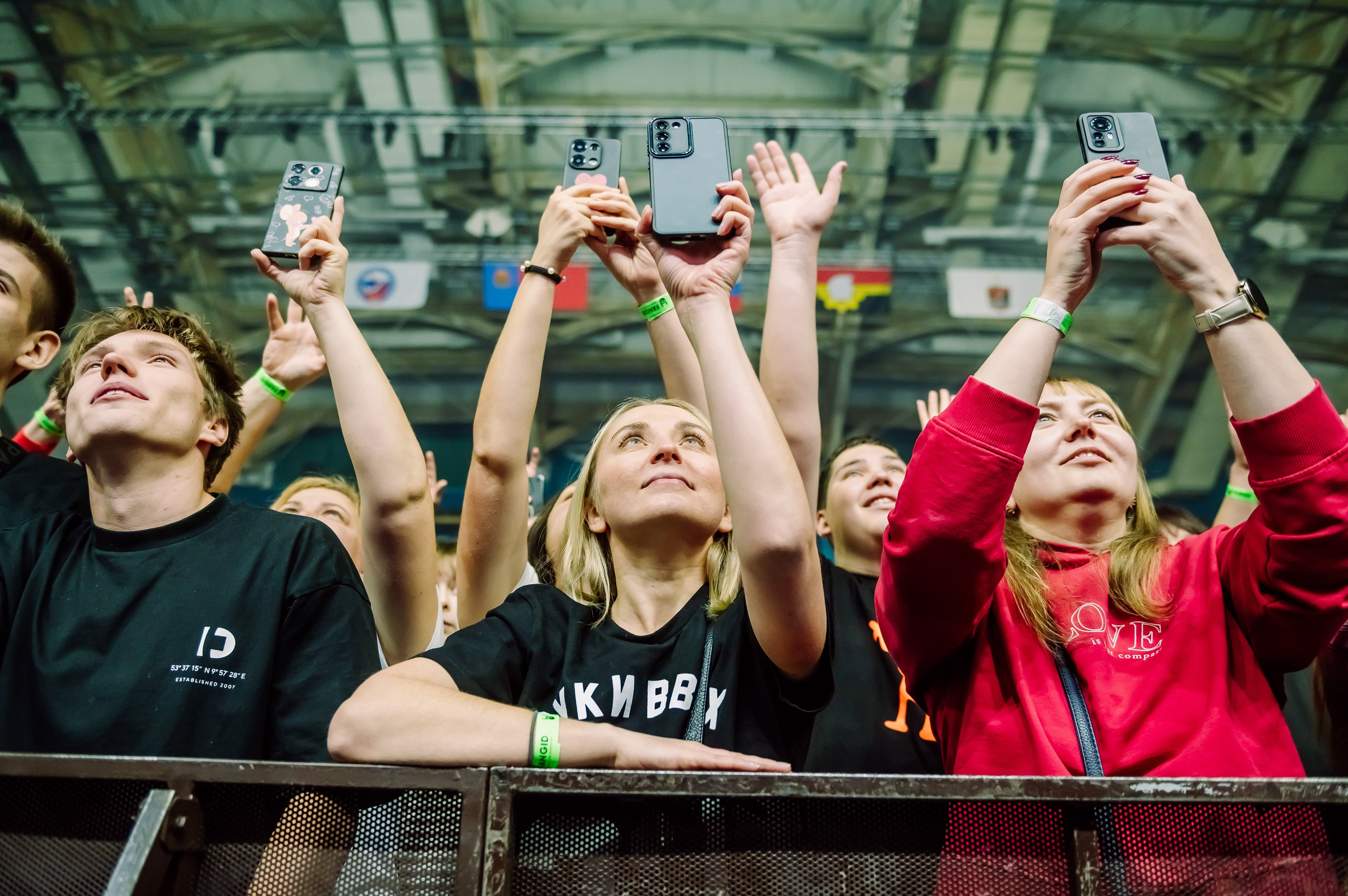 Руки вверх в Ледовом Дворце 15.11.2025. Детский фотограф, семейный фотограф и репортажи в Кемерово