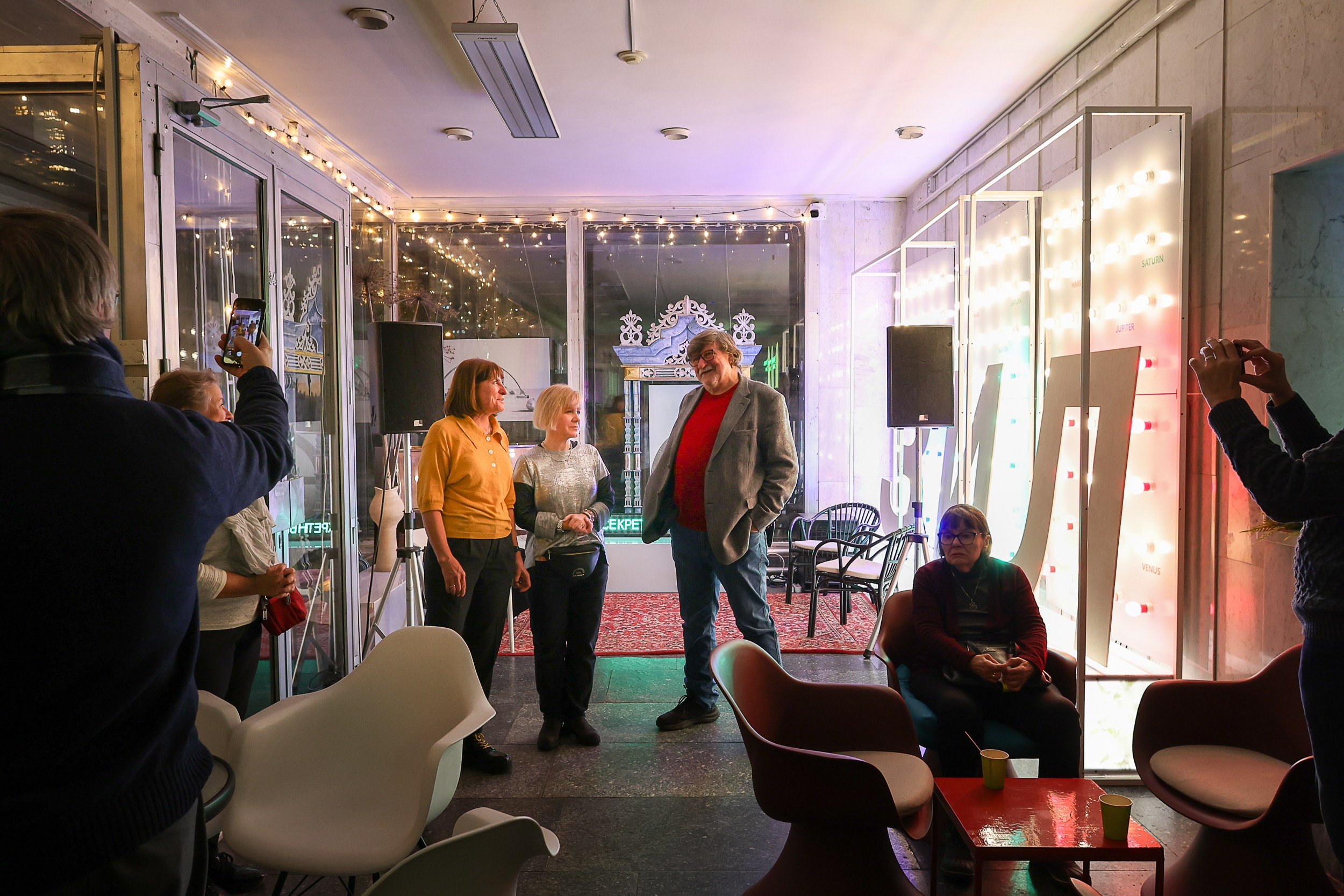 УРАВНЕНИЕ С НЕИЗВЕСТНЫМИ Фотовыставка Надежды Найденовой в КЦ ЗИЛ. Reportage, architectural, fine art photographer Lena Melnikova in Moscow