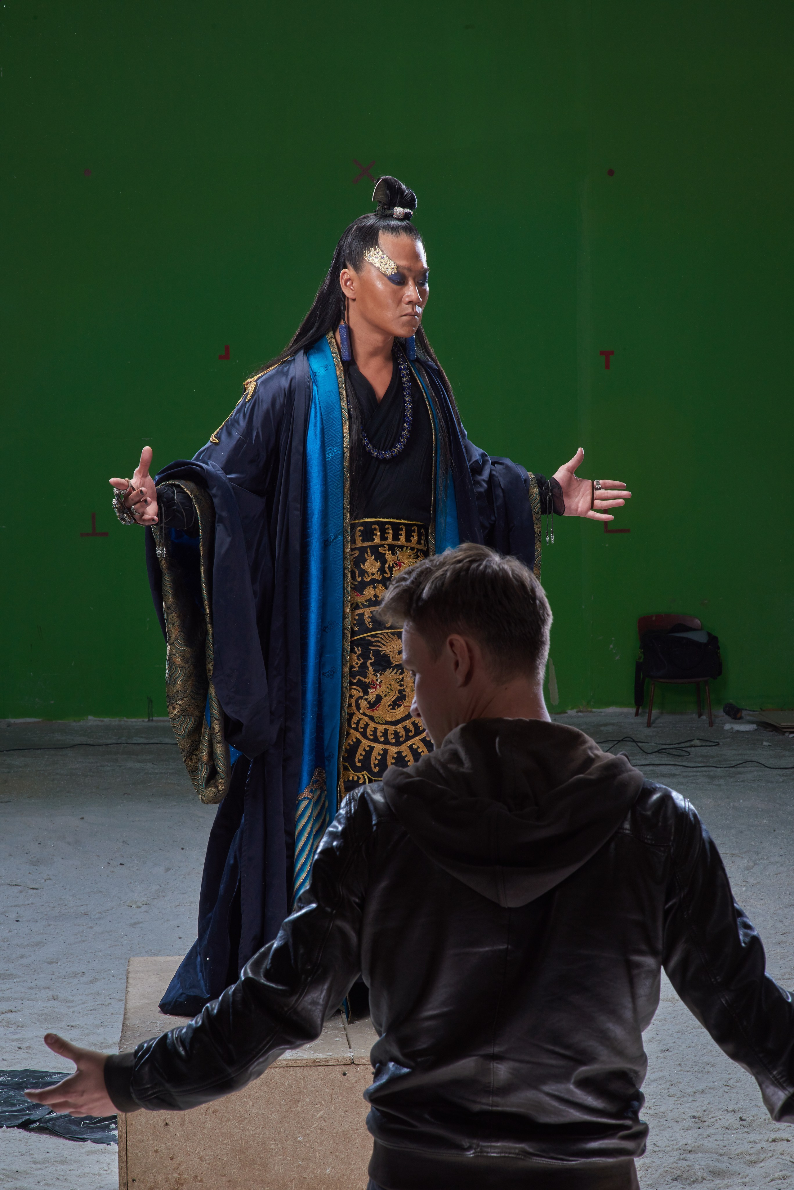 BACKSTAGE. Www.apowerstudio.com