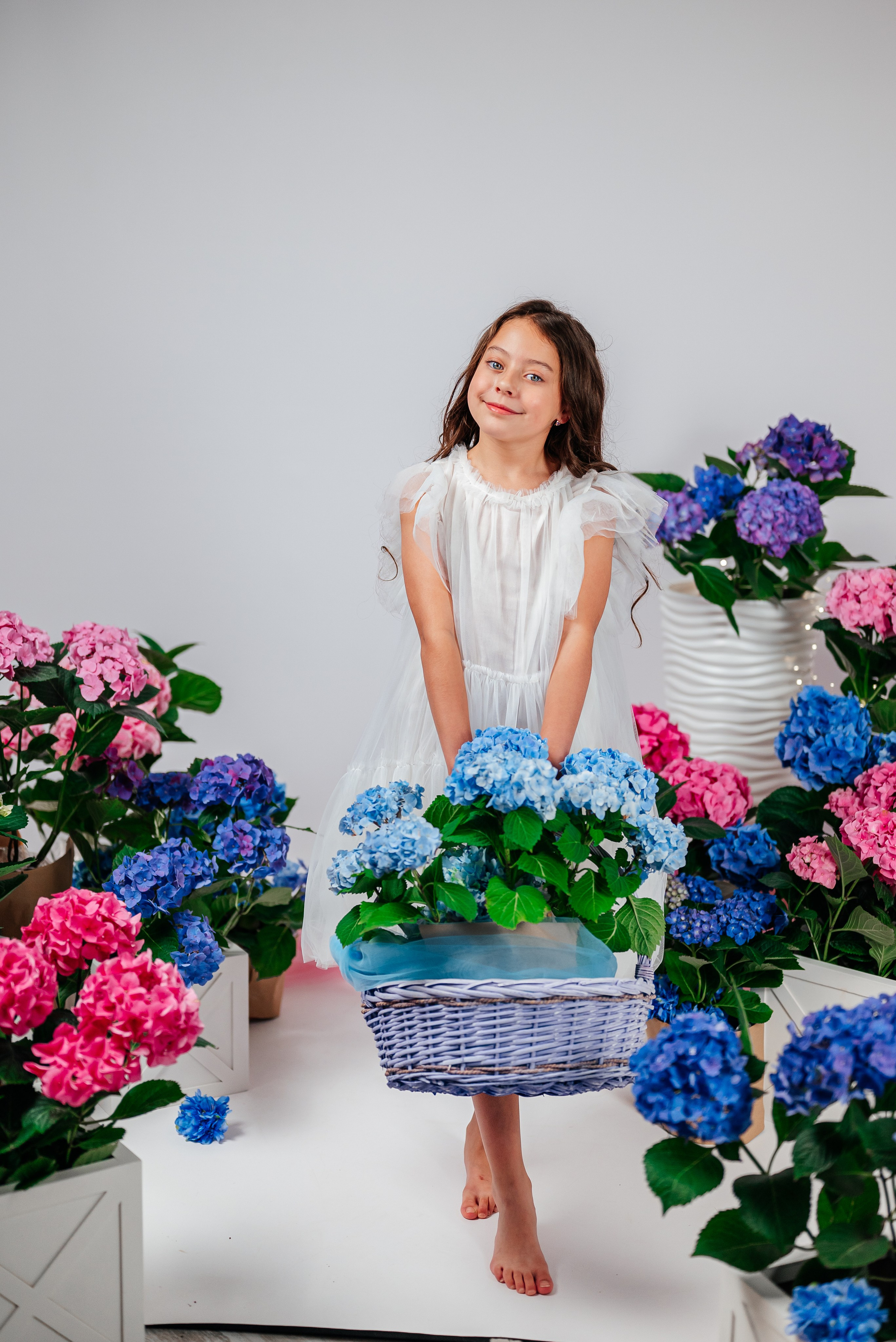 Вероника и гортензии. Семейный фотограф в Краснодаре