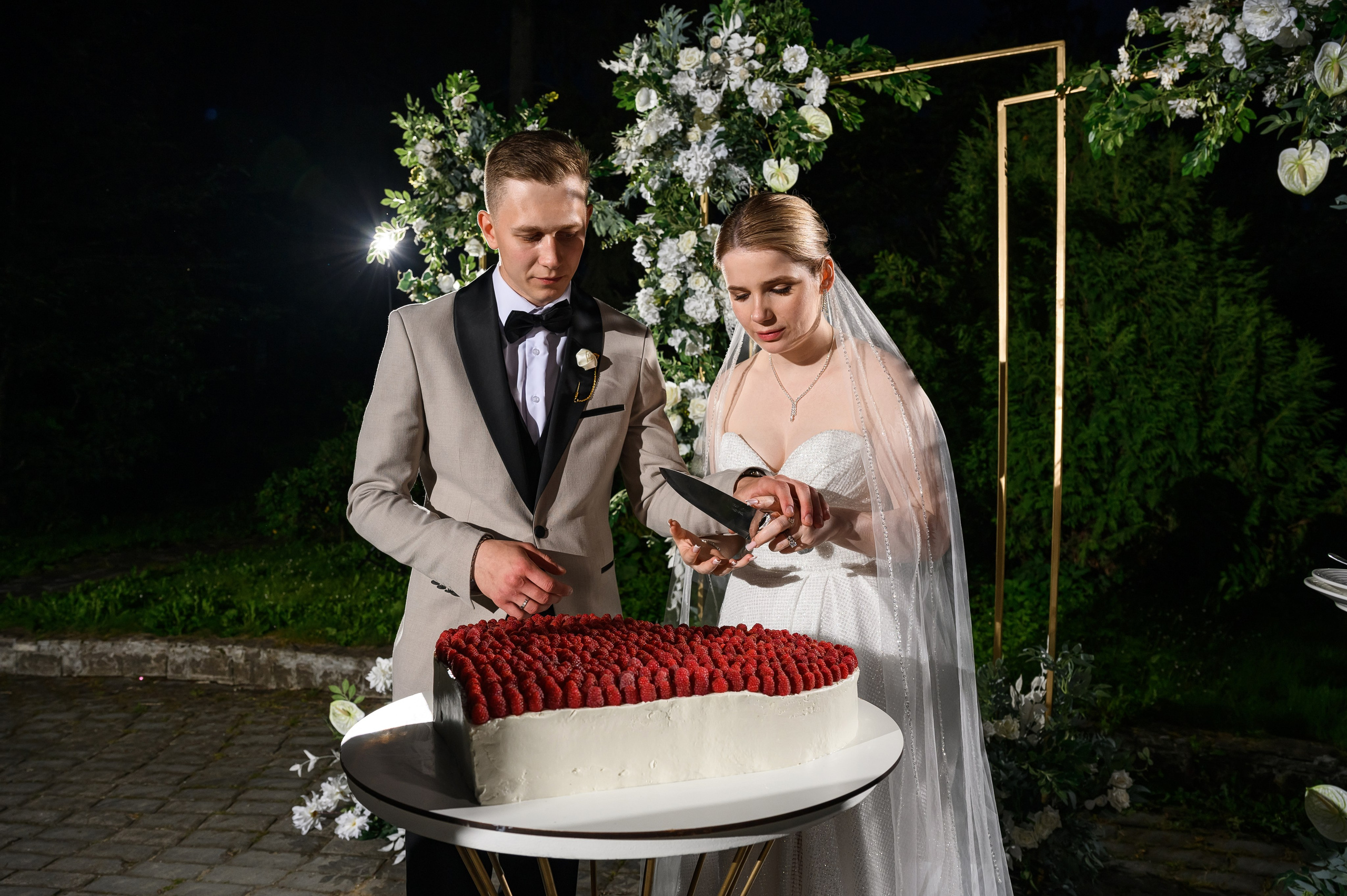 Свадебная фотосессия Банкетный зал Замок Монсоро. Свадебный фотограф Москва Юрий Кульман