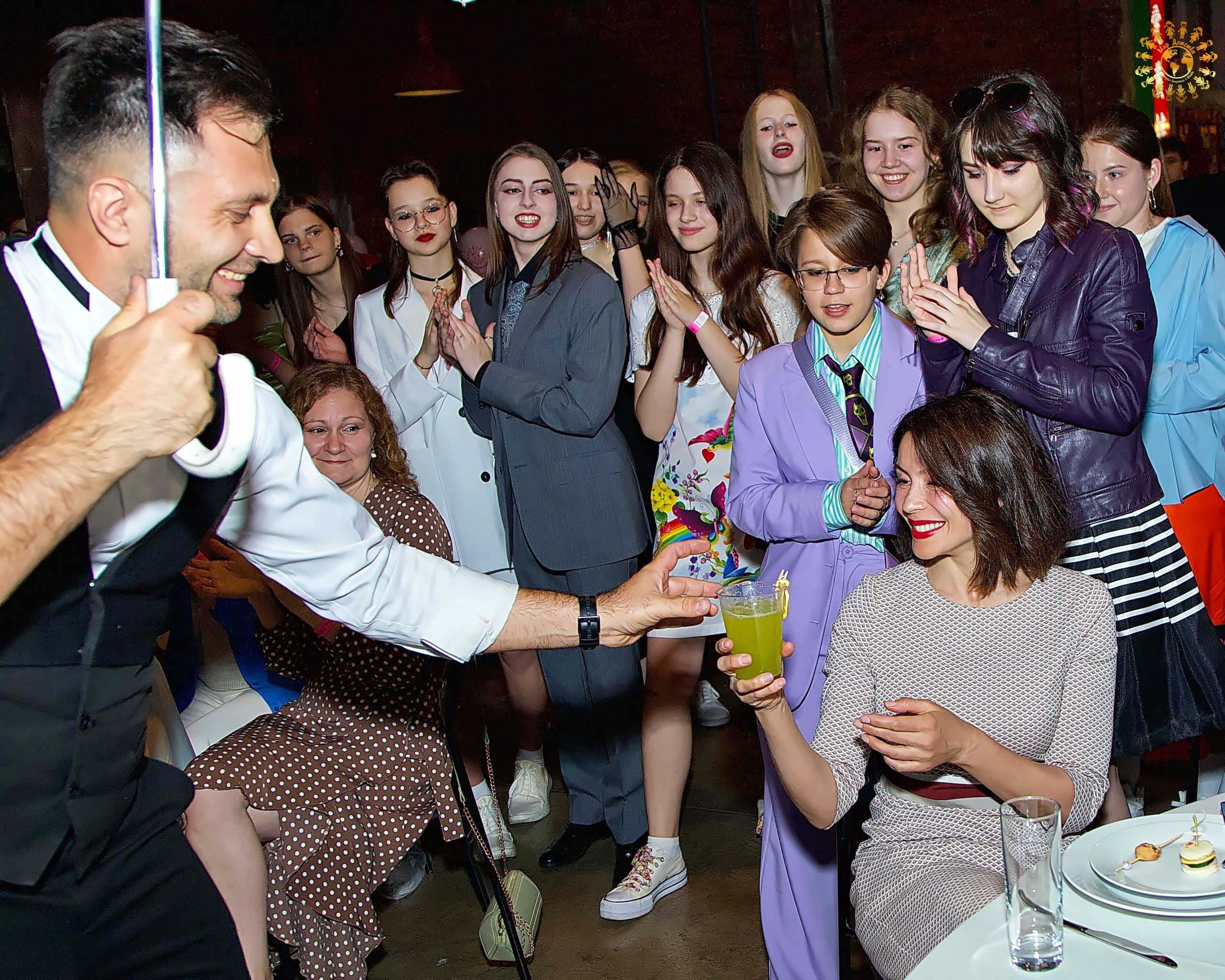 Выпускной 2023 (9-й класс, школа № 46). Loft Urban. Москва. Репортажная съемка в Москве и области. Анималистика