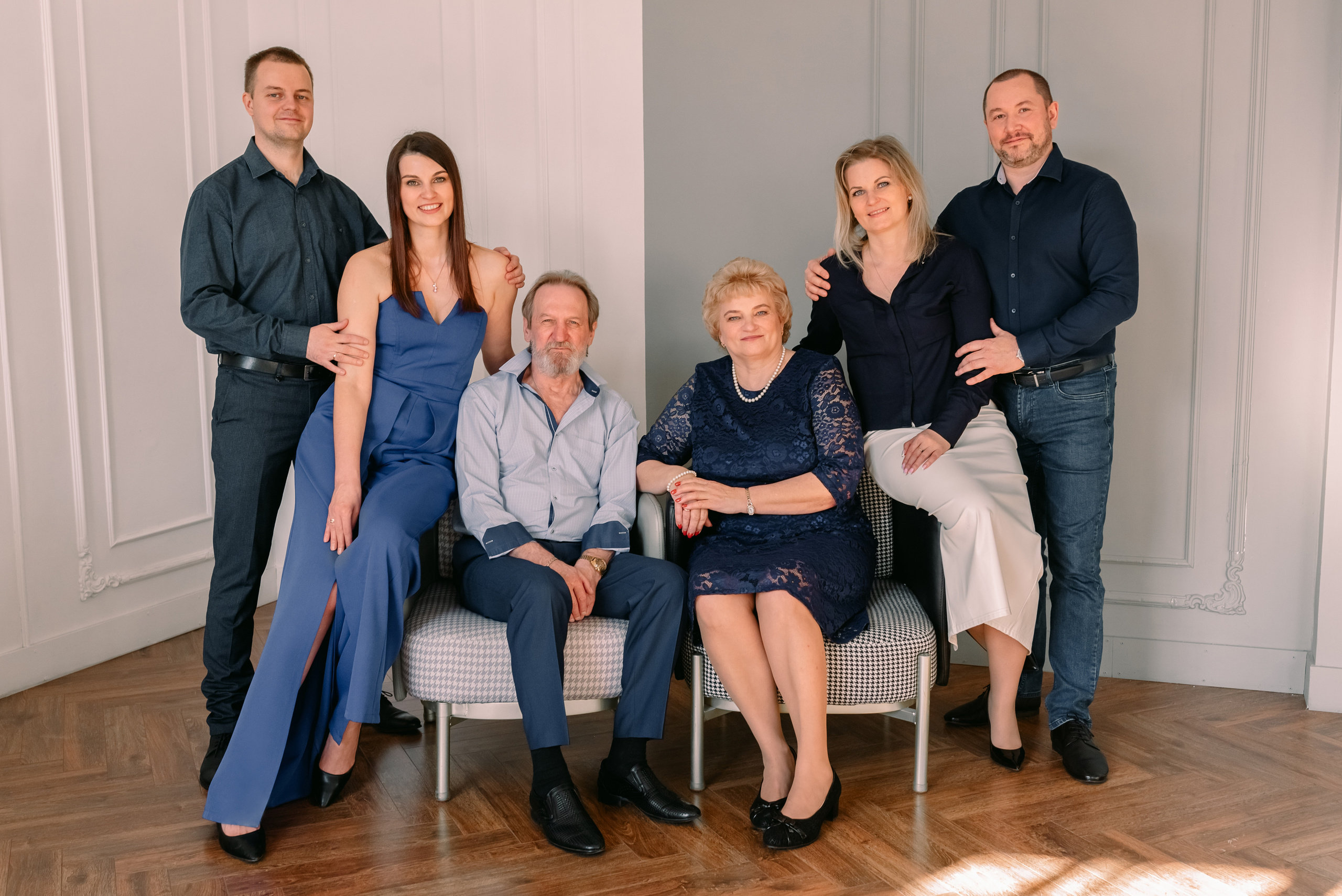 Фотосессия большой семьи в студии. Фотограф Юлия Кондратьева