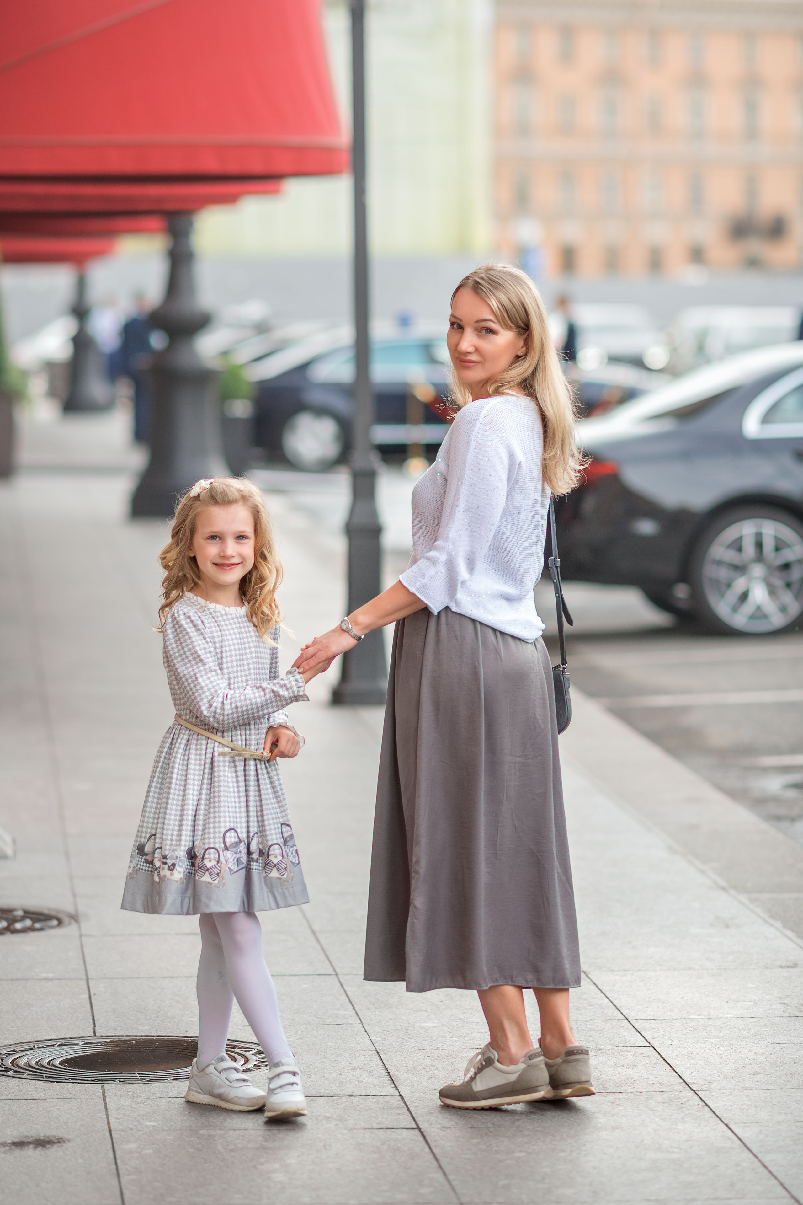 Семейная фотосессия в центре СПб. Фотограф Юлия Кондратьева