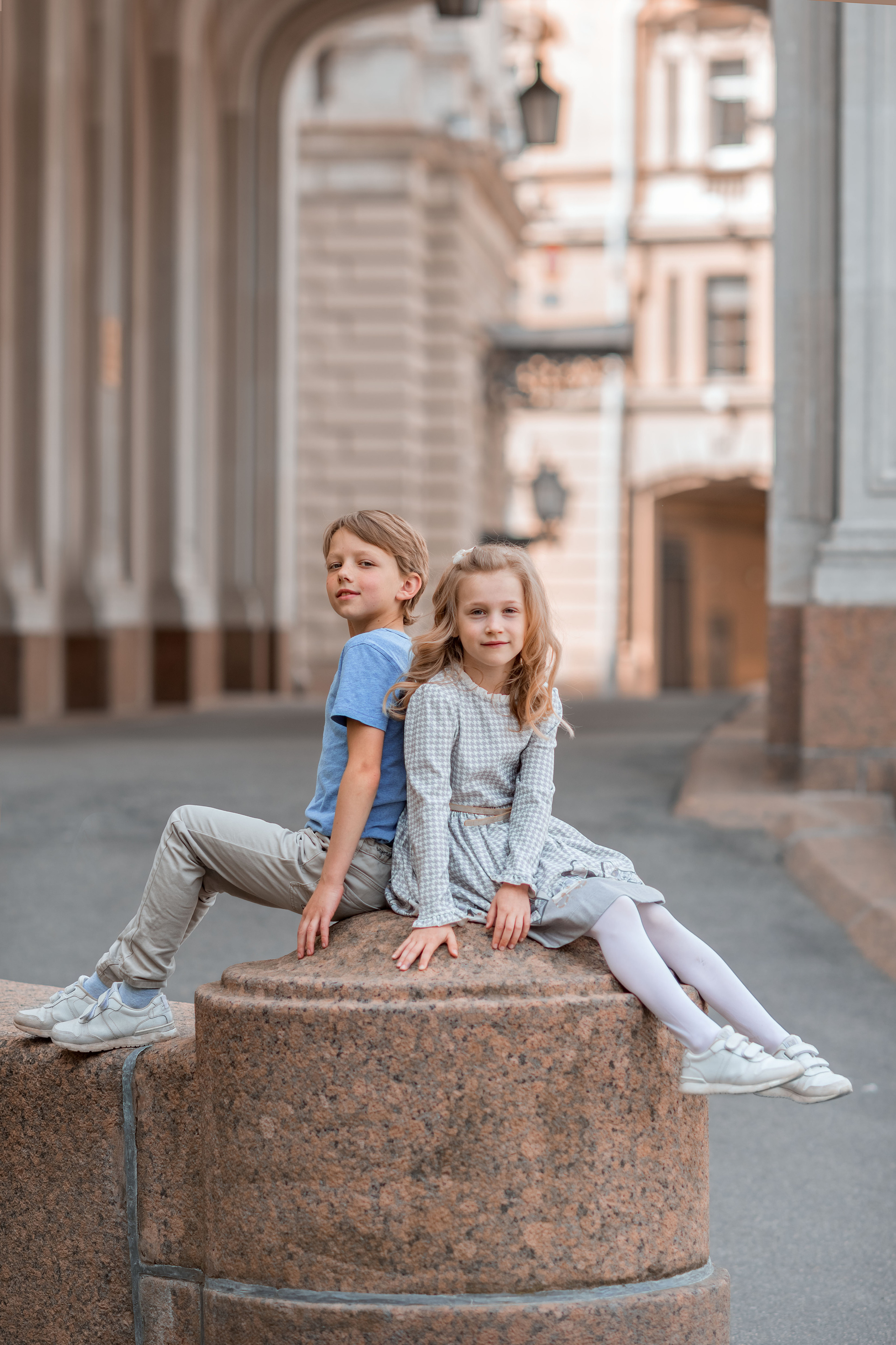 Семейная фотосессия в центре СПб. Фотограф Юлия Кондратьева