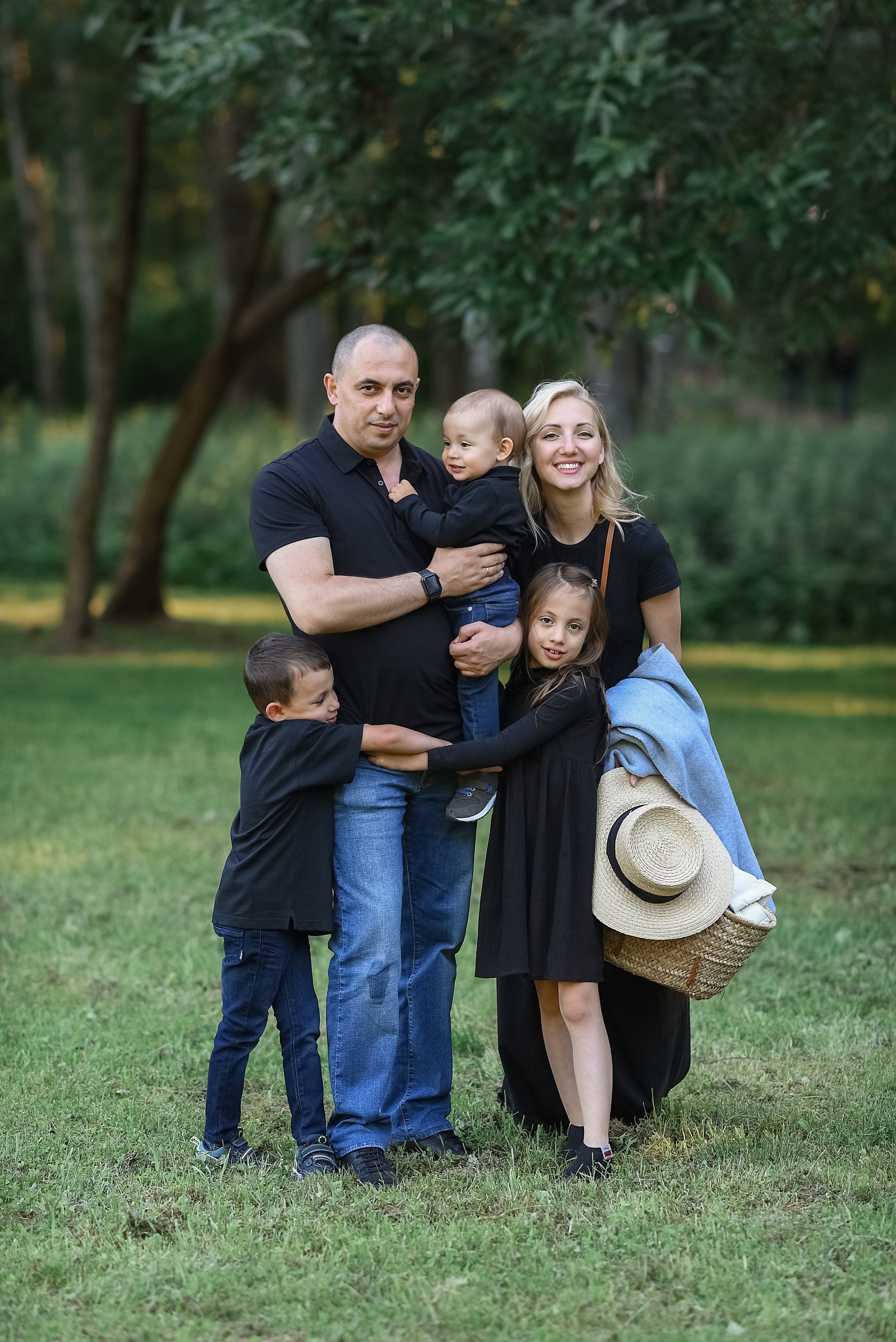 Семейная фотосессия в парке СПб. Фотограф Юлия Кондратьева