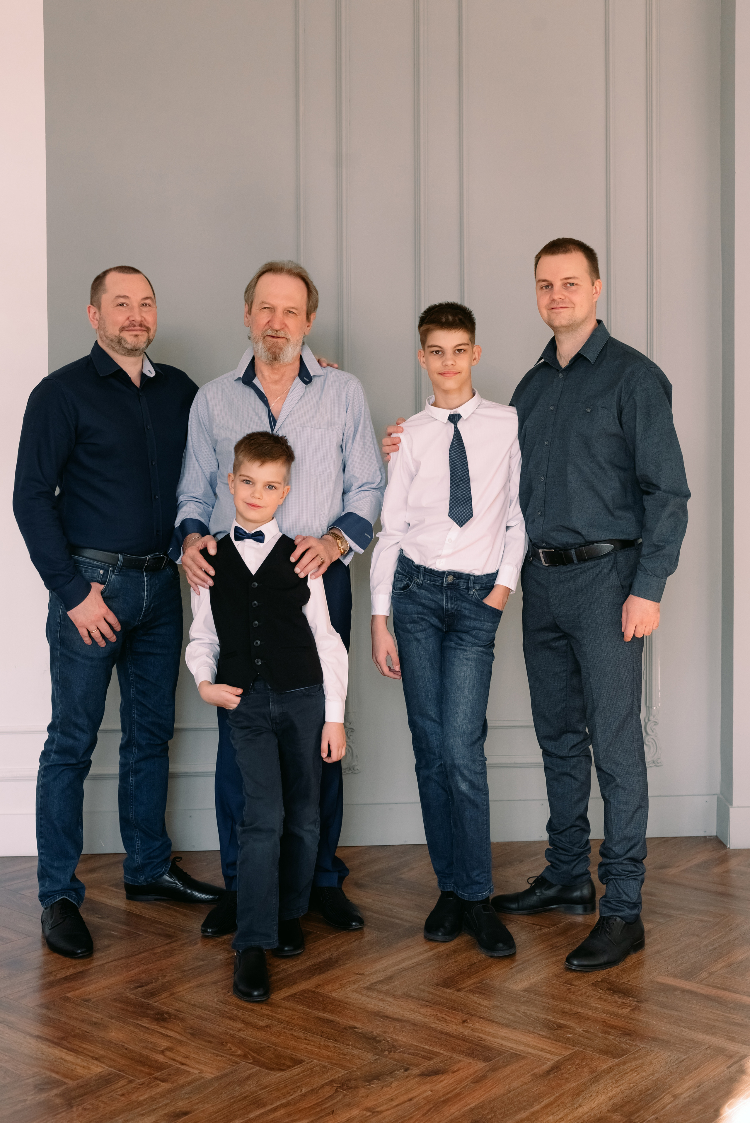 Фотосессия большой семьи в студии. Фотограф Юлия Кондратьева