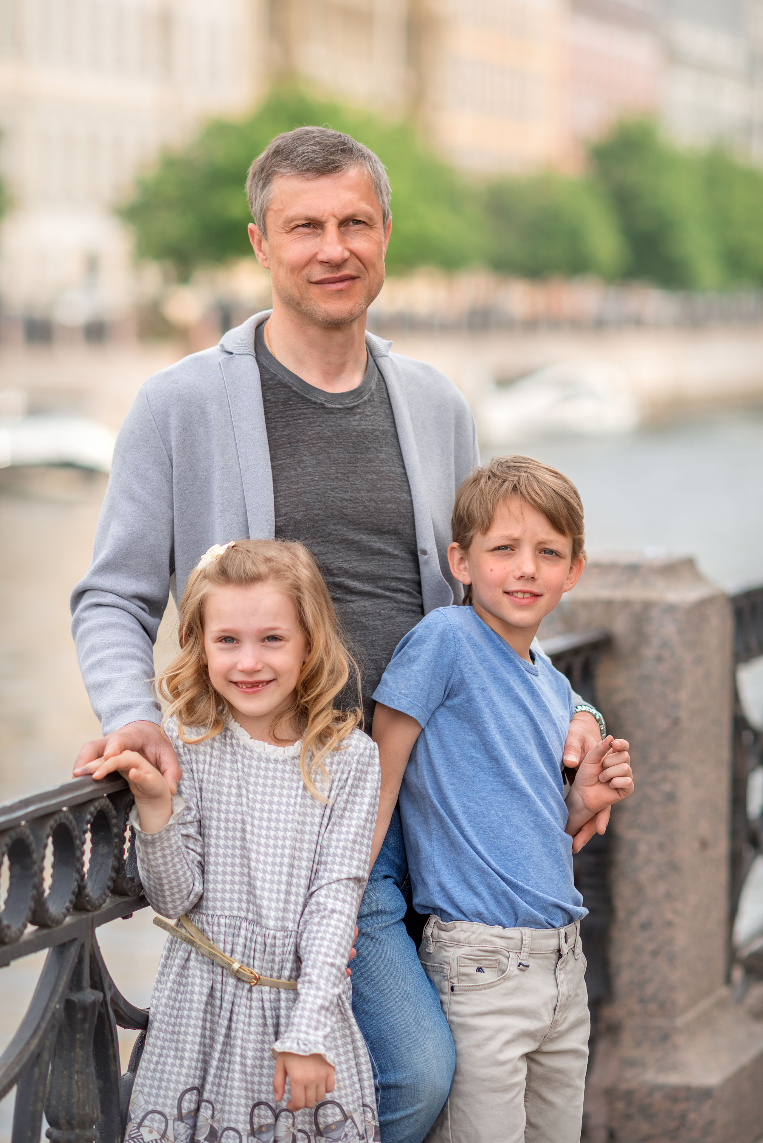 Семейная фотосессия в центре СПб. Фотограф Юлия Кондратьева