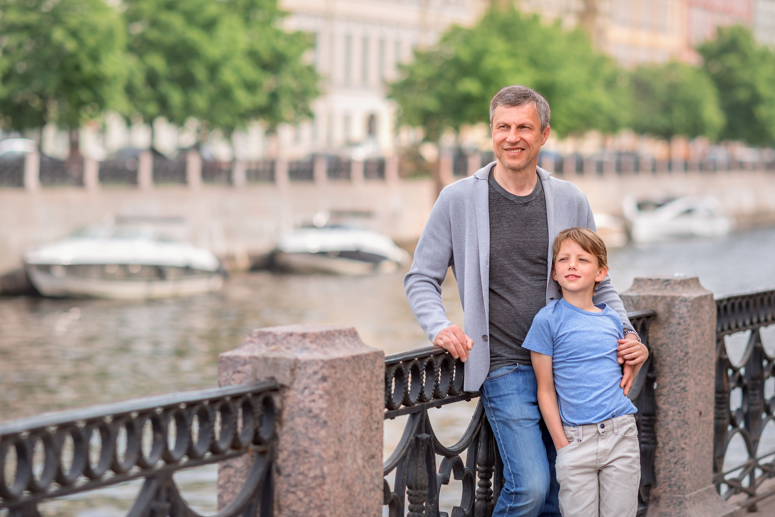 Семейная фотосессия в центре СПб. Фотограф Юлия Кондратьева