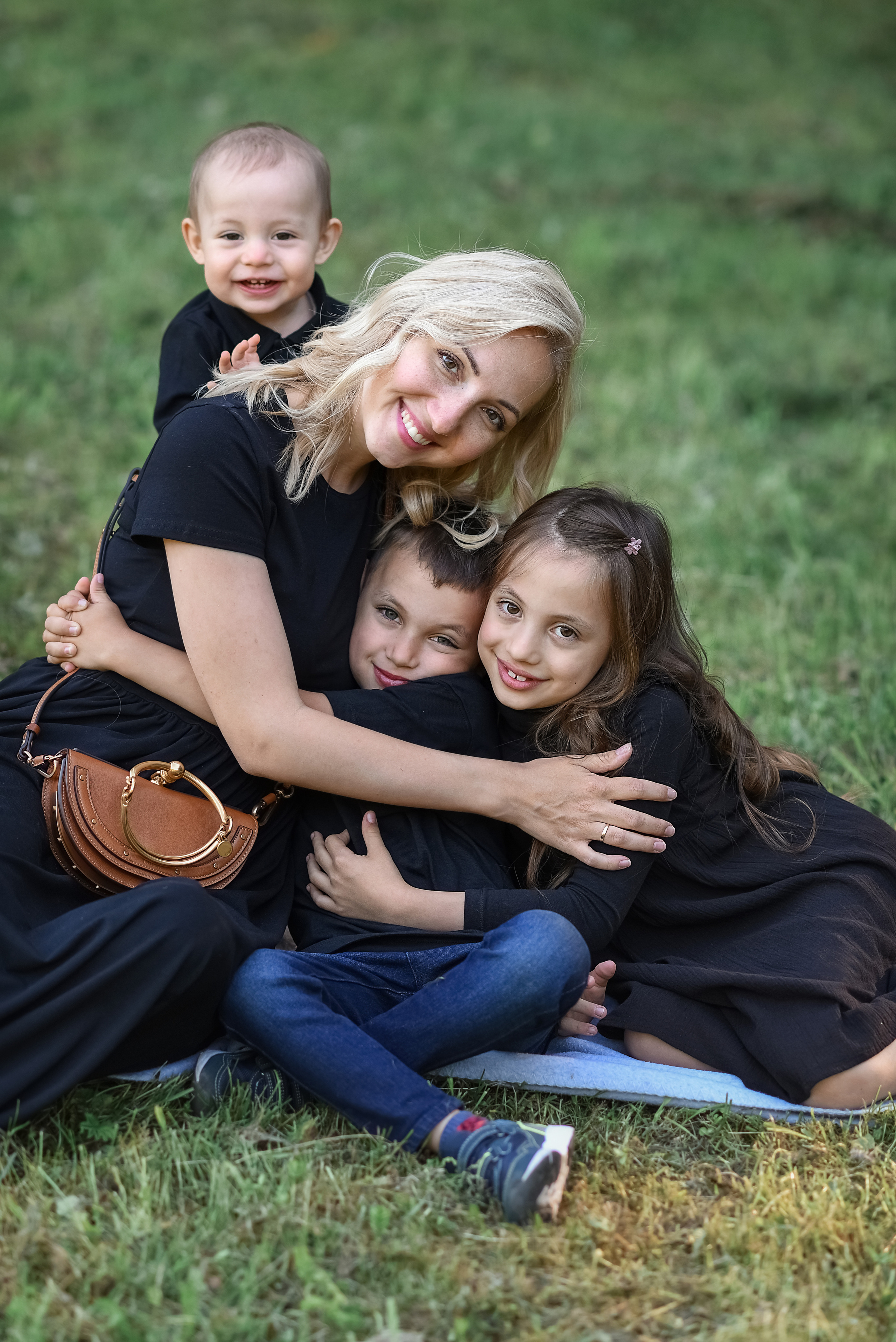 Семейная фотосессия в парке СПб. Фотограф Юлия Кондратьева