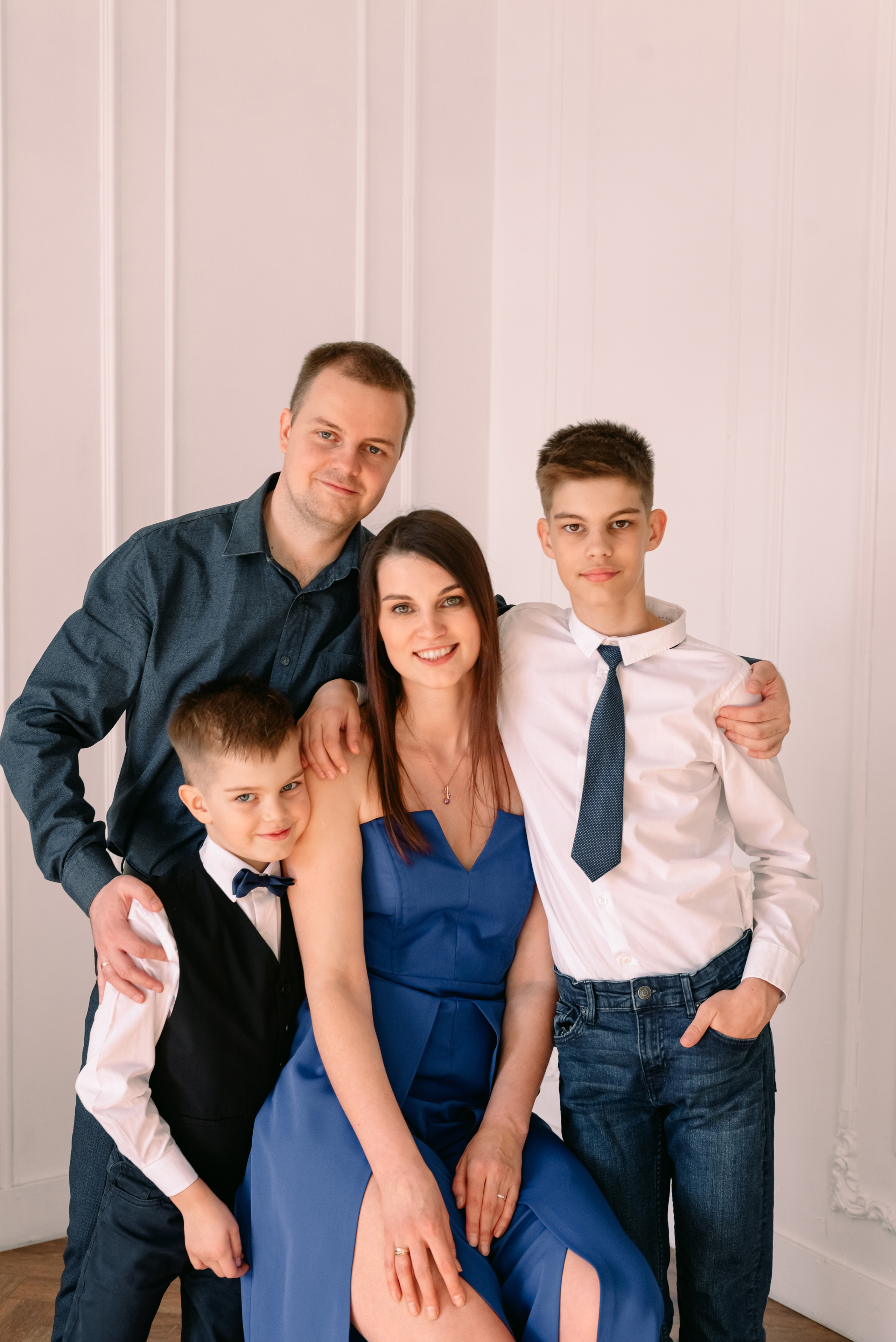 Фотосессия большой семьи в студии. Фотограф Юлия Кондратьева