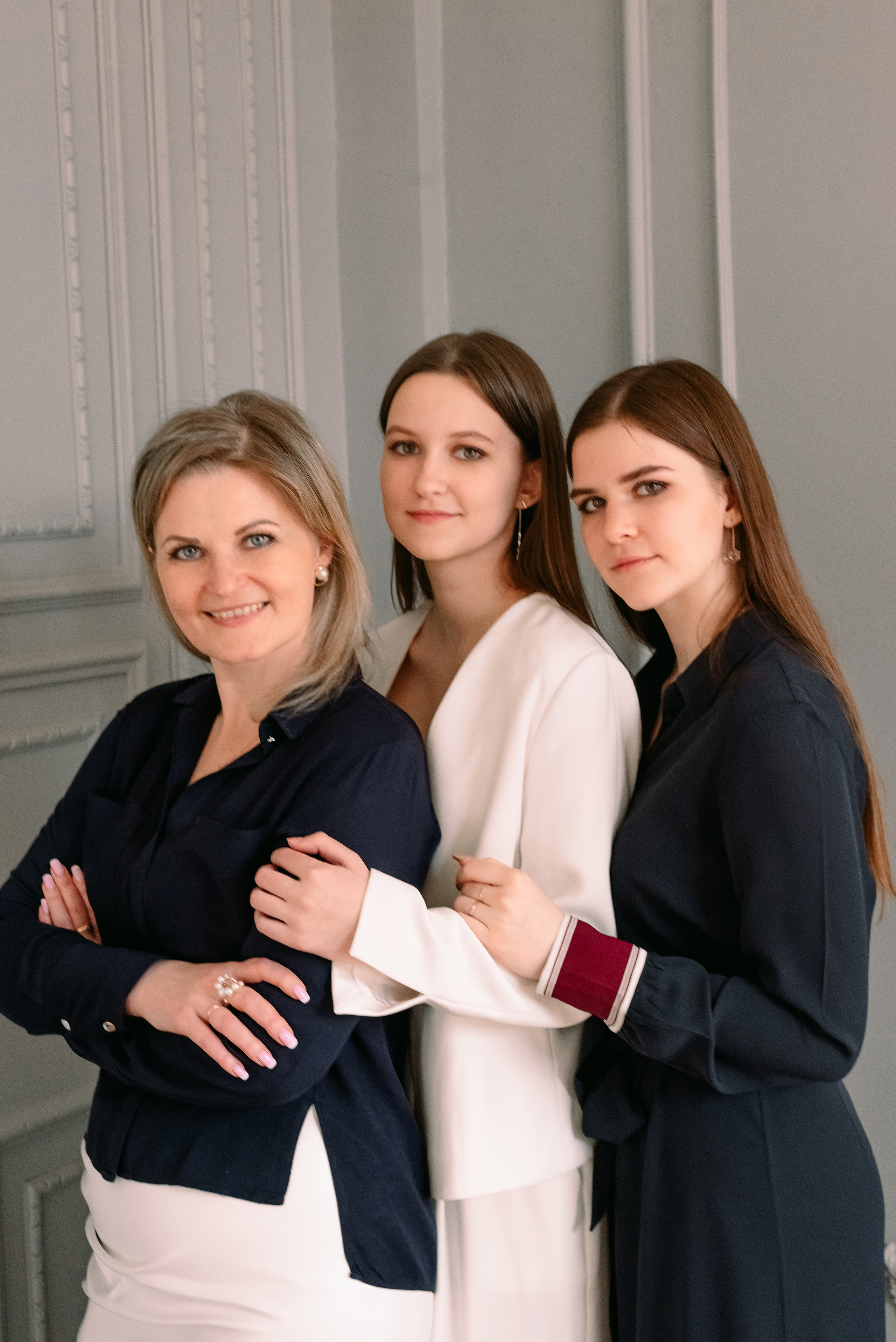 Фотосессия большой семьи в студии. Фотограф Юлия Кондратьева