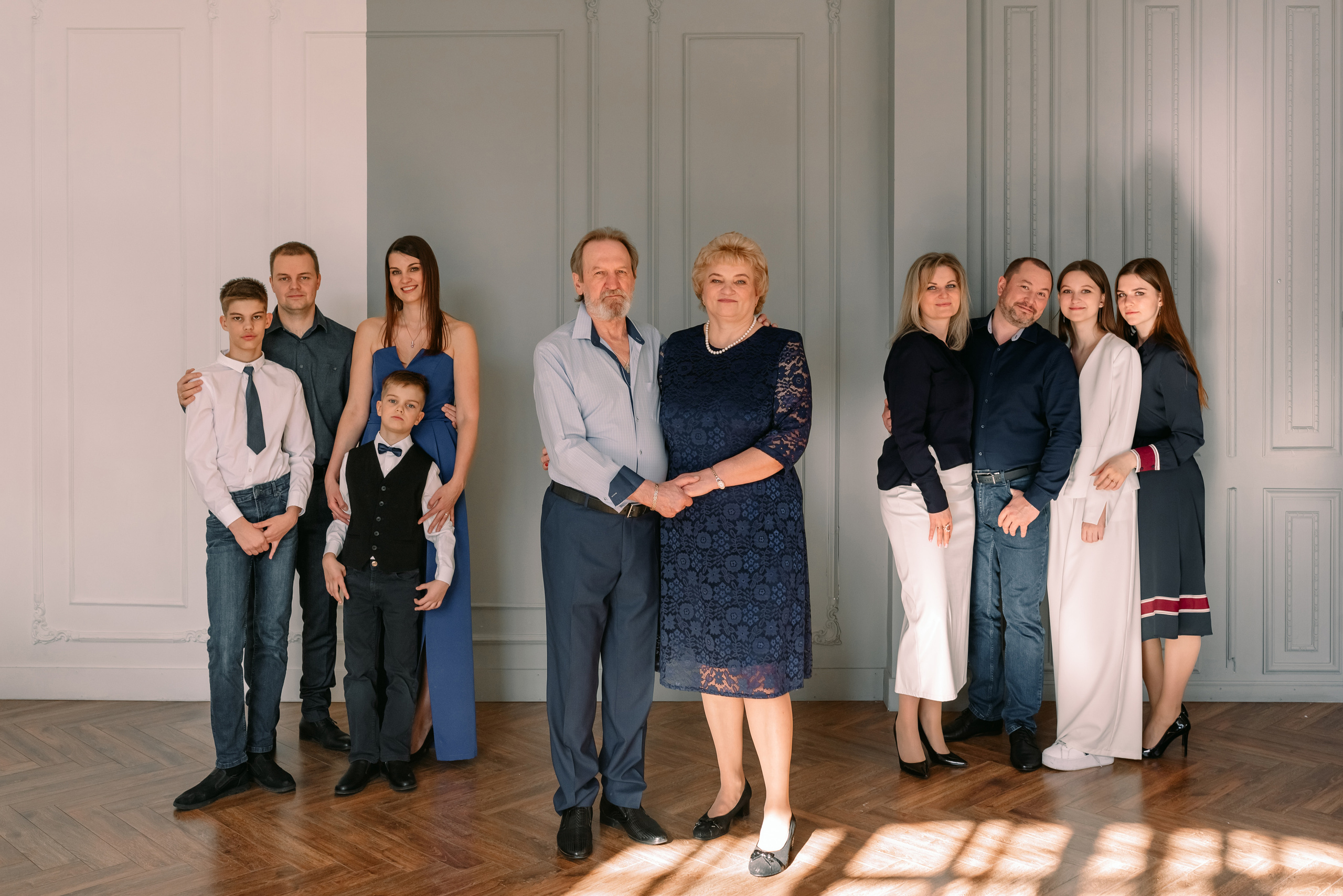 Фотосессия большой семьи в студии. Фотограф Юлия Кондратьева