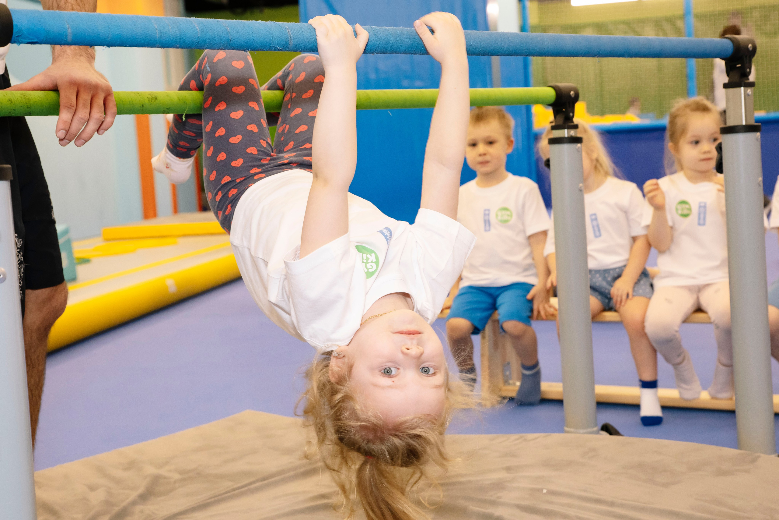 Соревнования по гимнастике в Gymkids Чертаново. Профессиональный фотограф в Москве | Заказать фотосессию и съемку