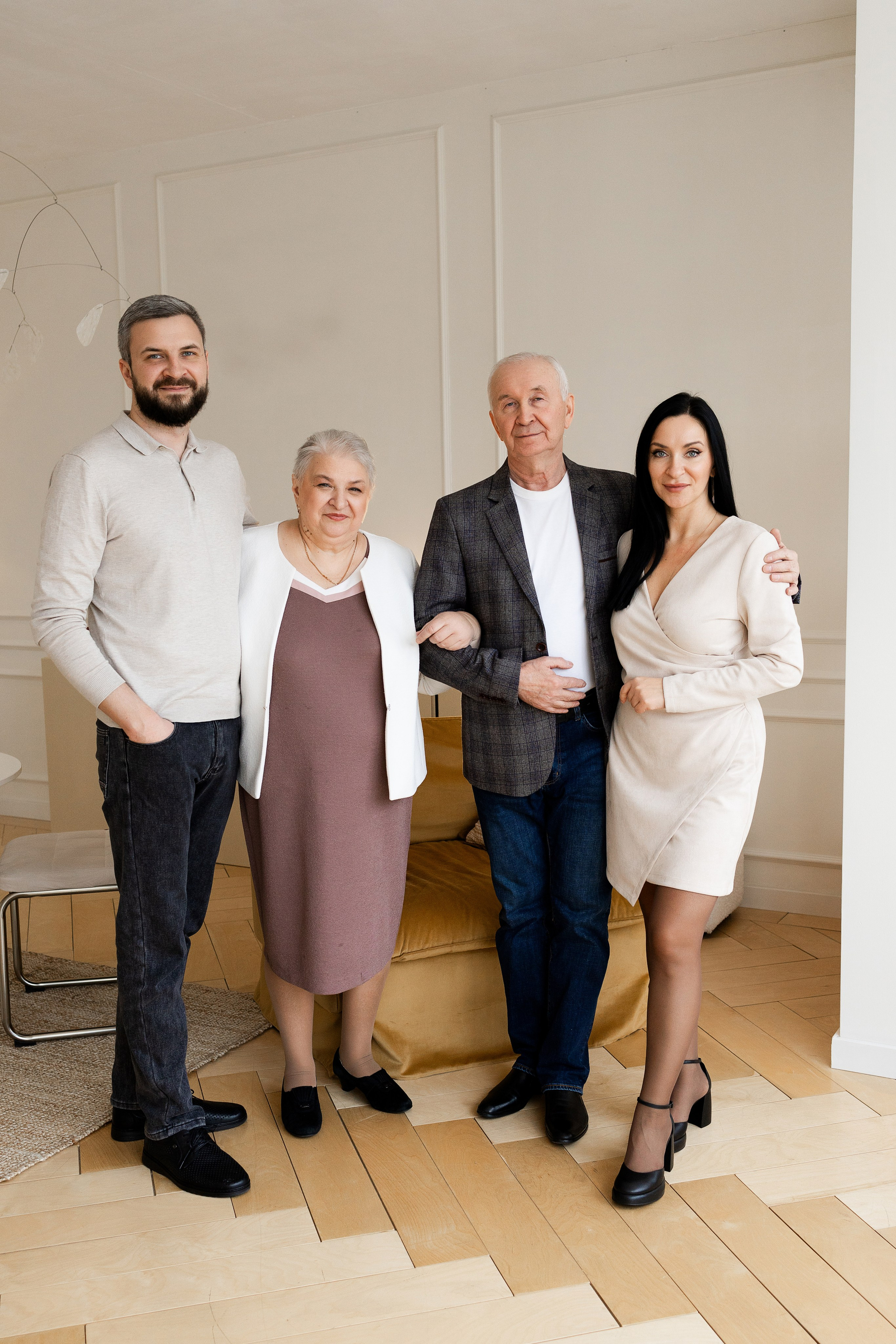 Съемка большой семьи в студии «Когда вместе». Семейный фотограф в Екатеринбурге Маргарита Курносова