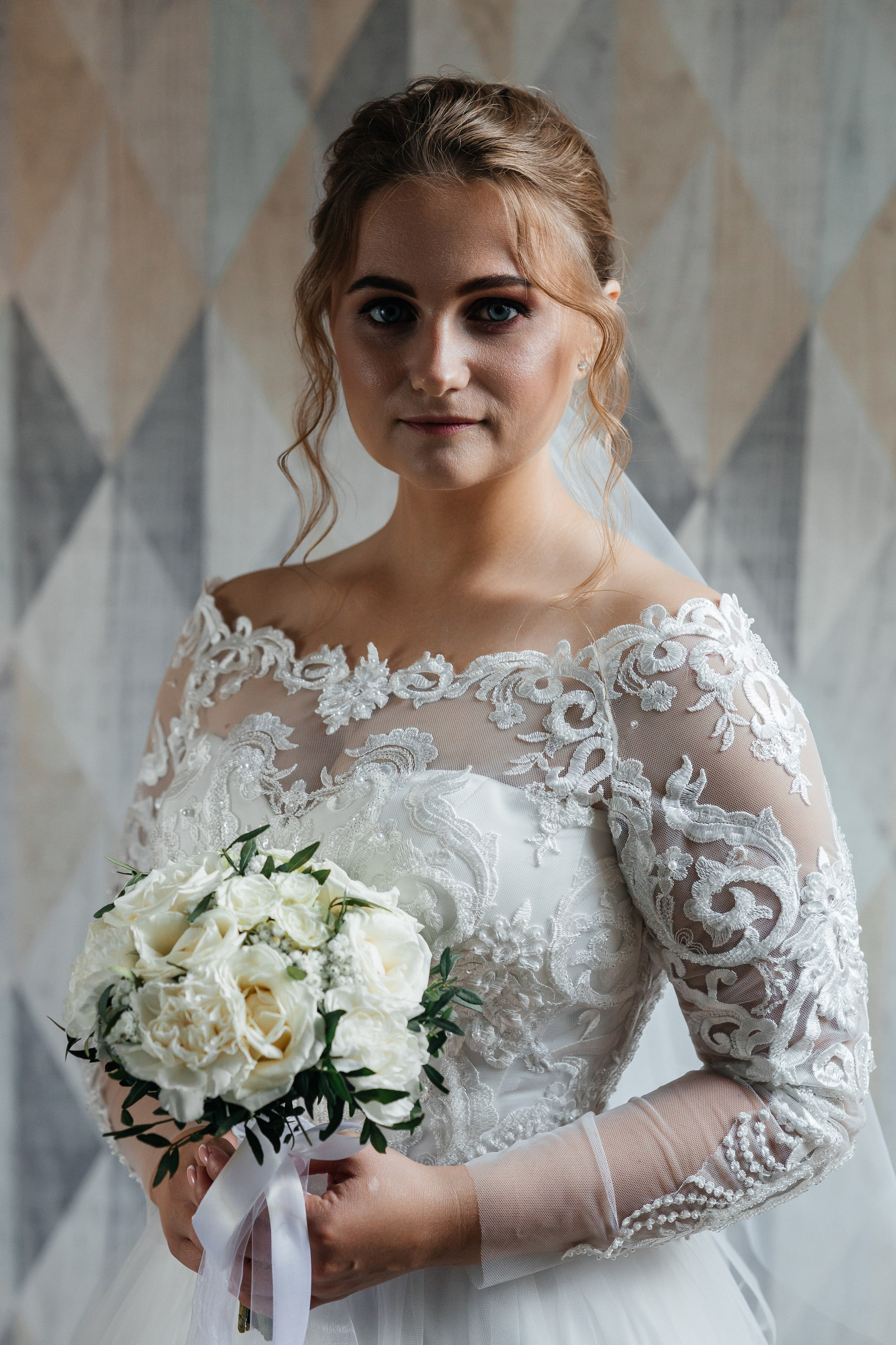 Трогательная выездная церемония в уютном ресторане. Олег Сверчков | Свадебный фотограф Вологда