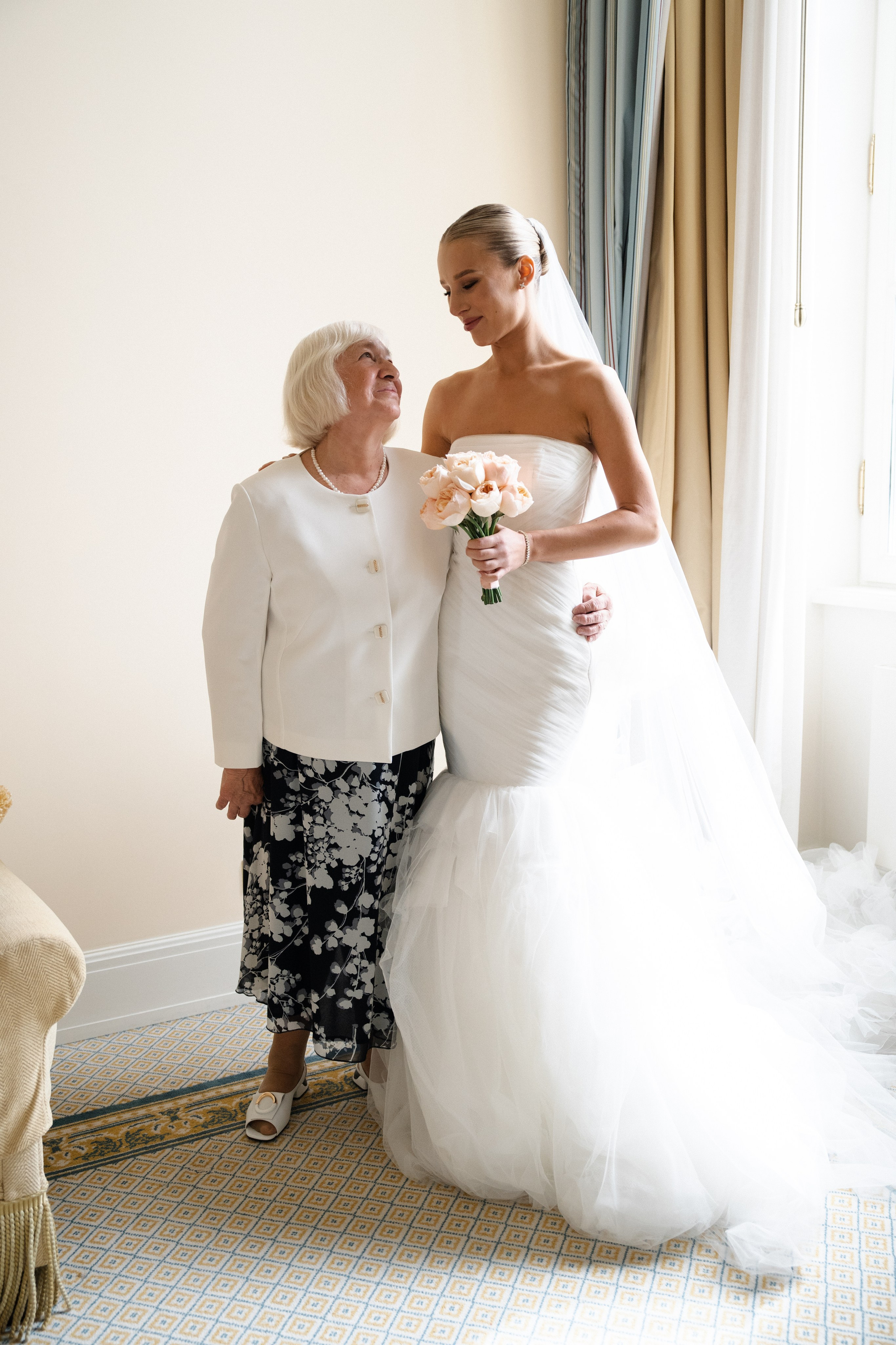 Анна Сергей. Камерная свадьба в Фосизонс в стиле неоклассика. Свадебный фотограф организатор в Санкт-Петербурге Ассоль Опарина