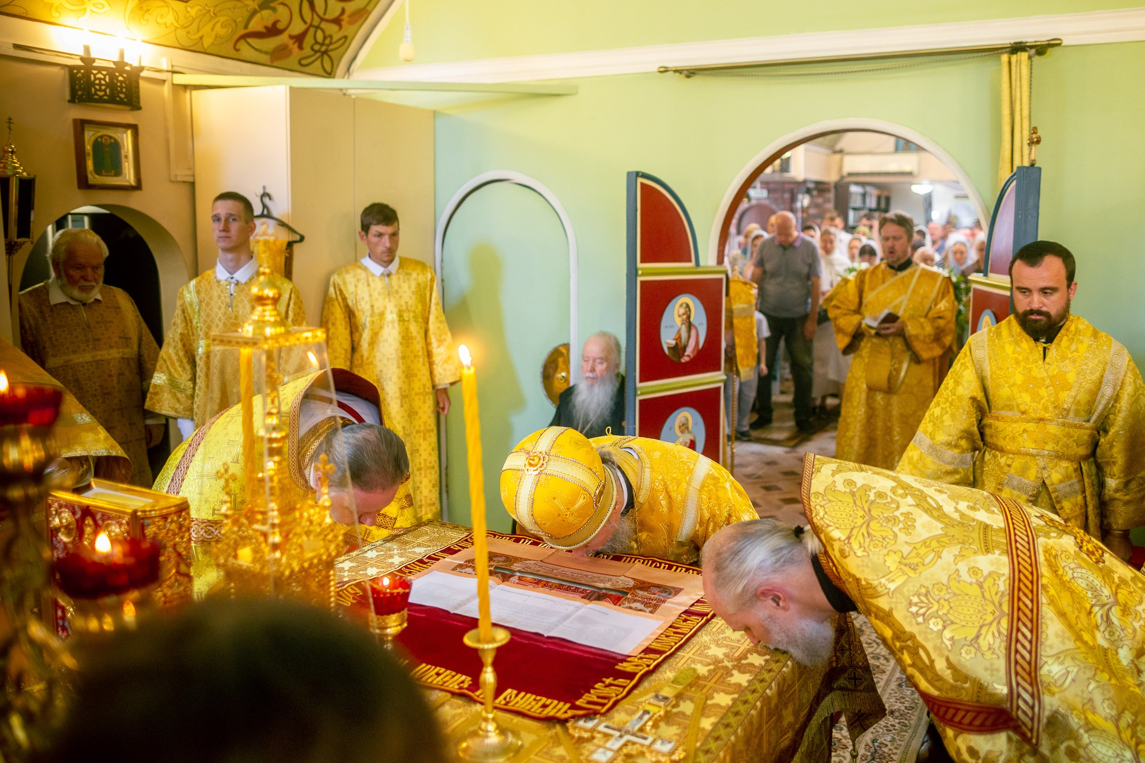 Митрополит Василий. 10 лет Храму Святителя Спиридона Тримифунтского. Фото и видеосъемка любых мероприятий в городе Краснодаре и Краснодарском крае. Щеколдин Антон