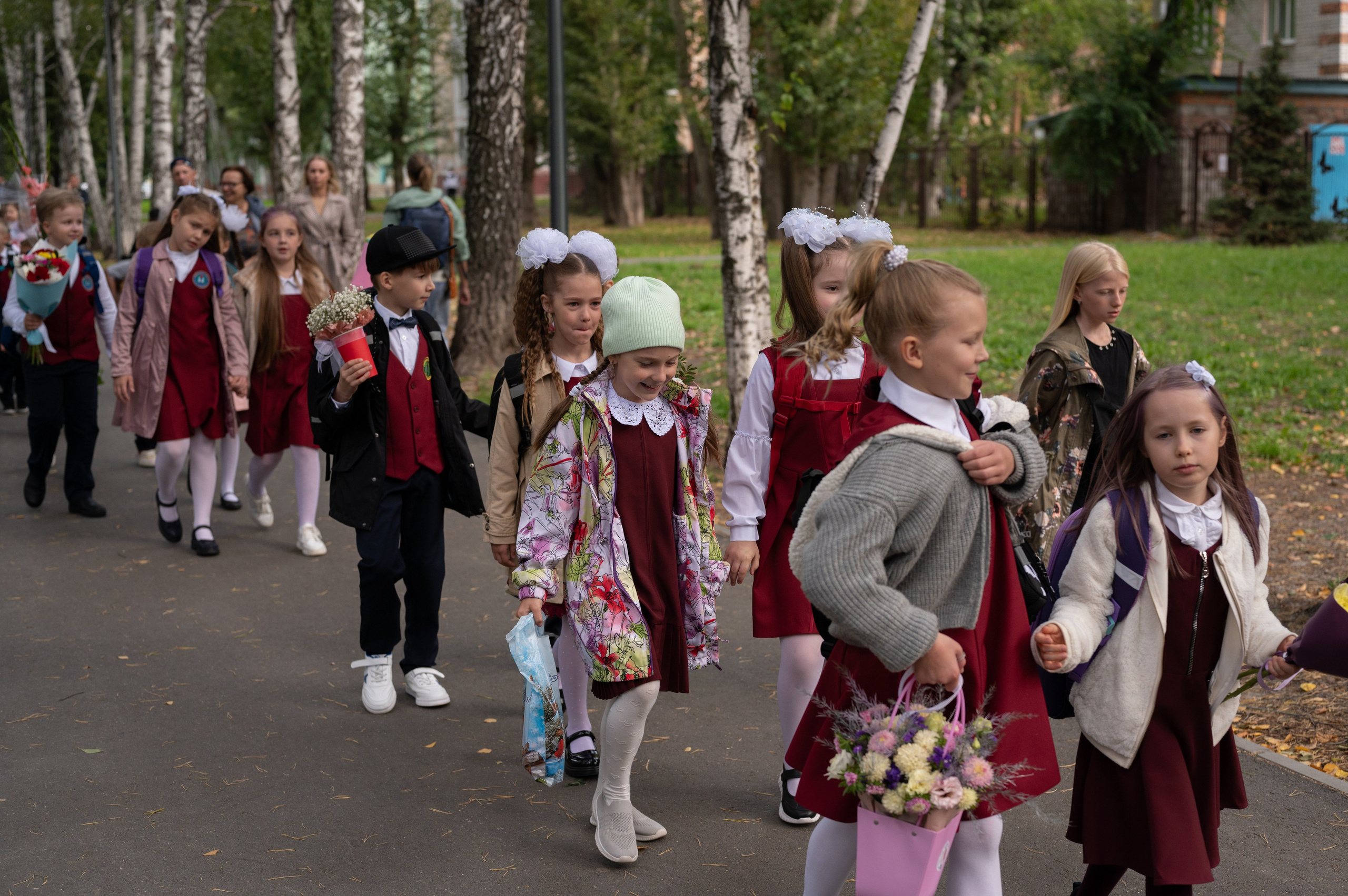 1 сентября 16 гимназия 2 класс (линейка + в классе+ на улице). Фотограф новорожденных, семейный детский в Тюмени Татьяна Морозова