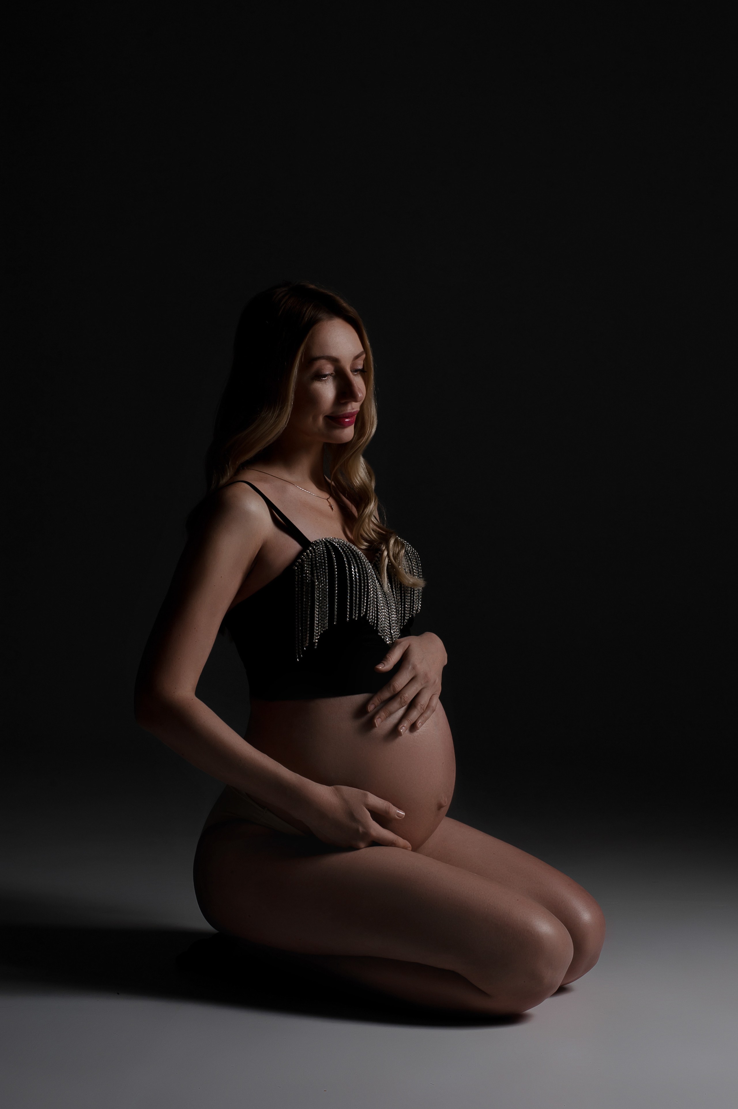 Фотосессия Беременности в Москве в стиле VOGUE "Всё включено". Стильная Фотосессия беременности как с обложки журнала