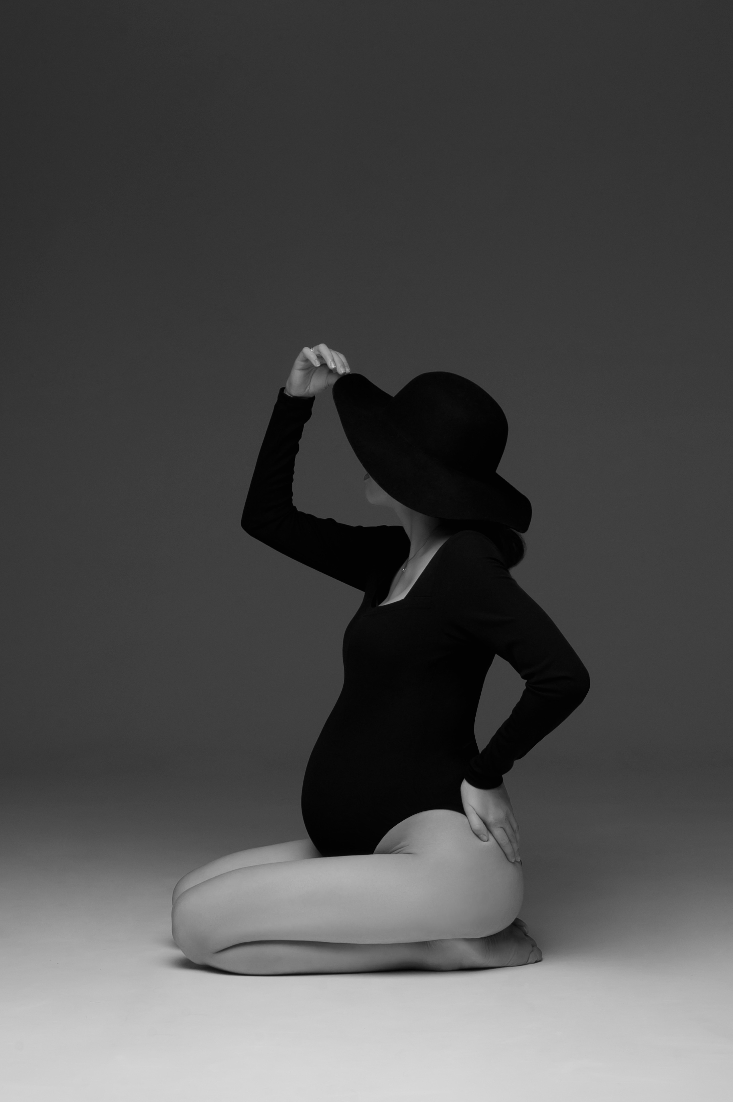 Фотосессия Беременности в Москве в стиле VOGUE "Всё включено". Стильная Фотосессия беременности как с обложки журнала