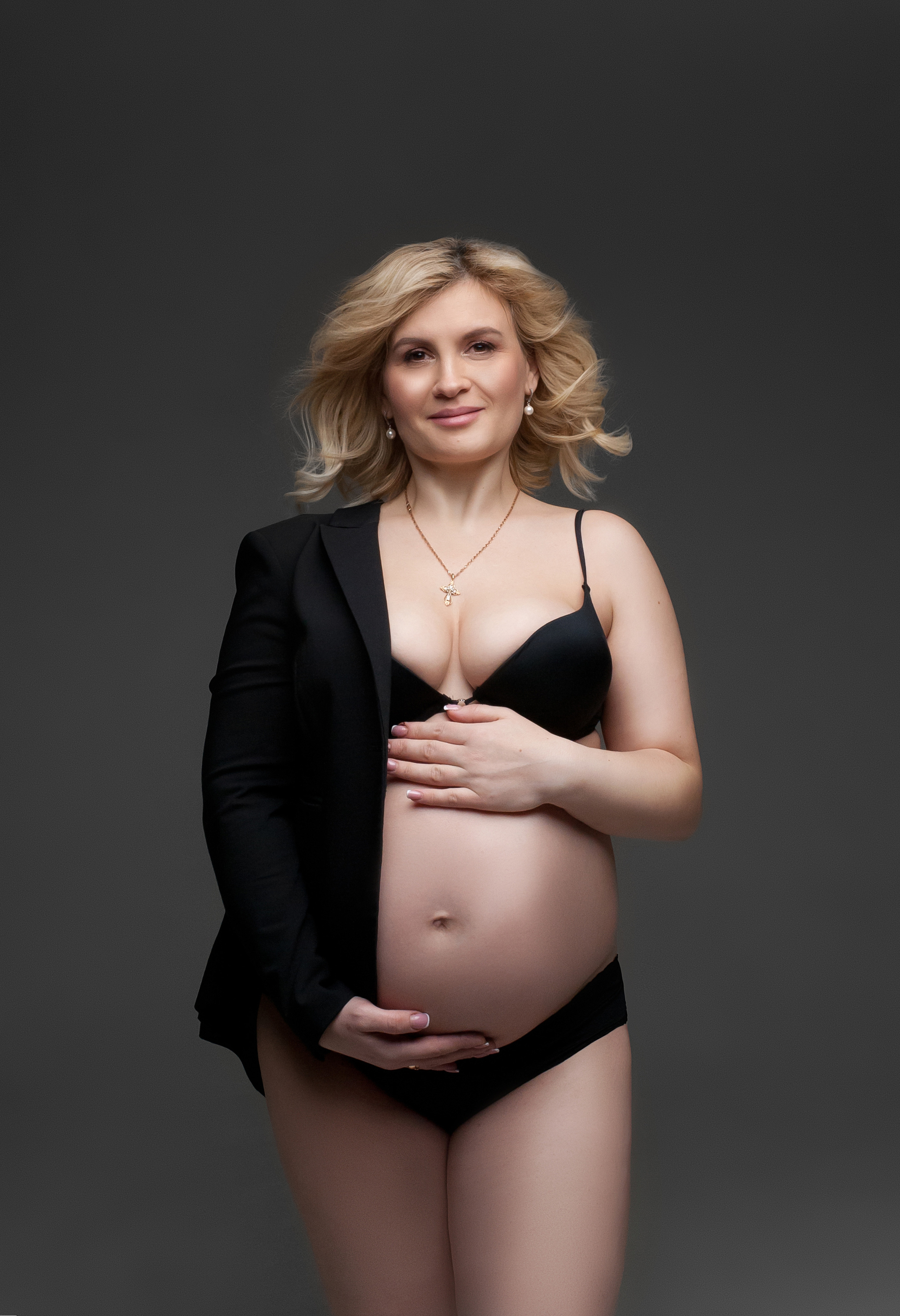 Фотосессия Беременности в Москве в стиле VOGUE "Всё включено". Стильная Фотосессия беременности как с обложки журнала