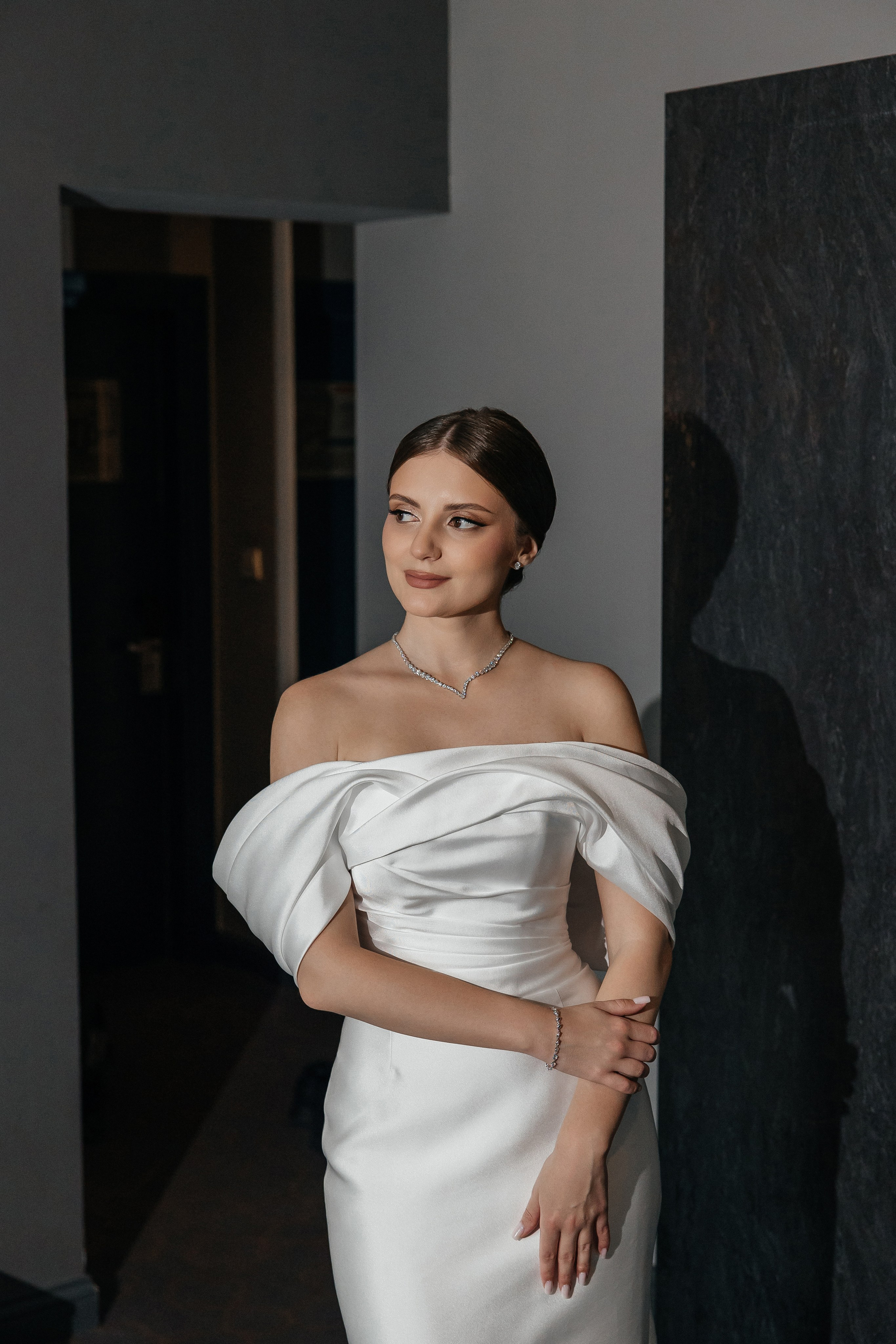 Утро невесты и свадебная фотосессия на балконе в отеле Hartwell Хартвел в Москве