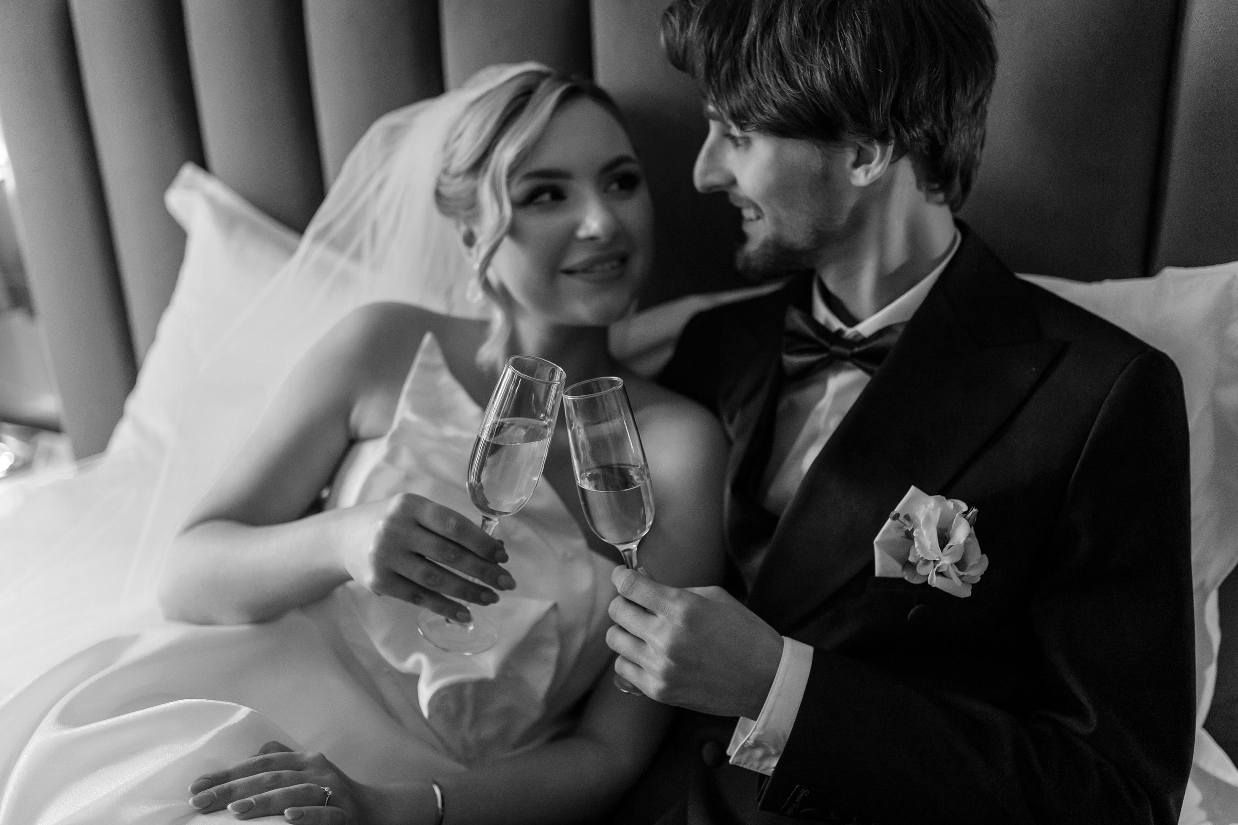 Свадебная фотосессия в отеле Hartwell hotel Moscow, Грибоедовском загсе. Свадебный фотограф в Москве Дарья Олендарёва