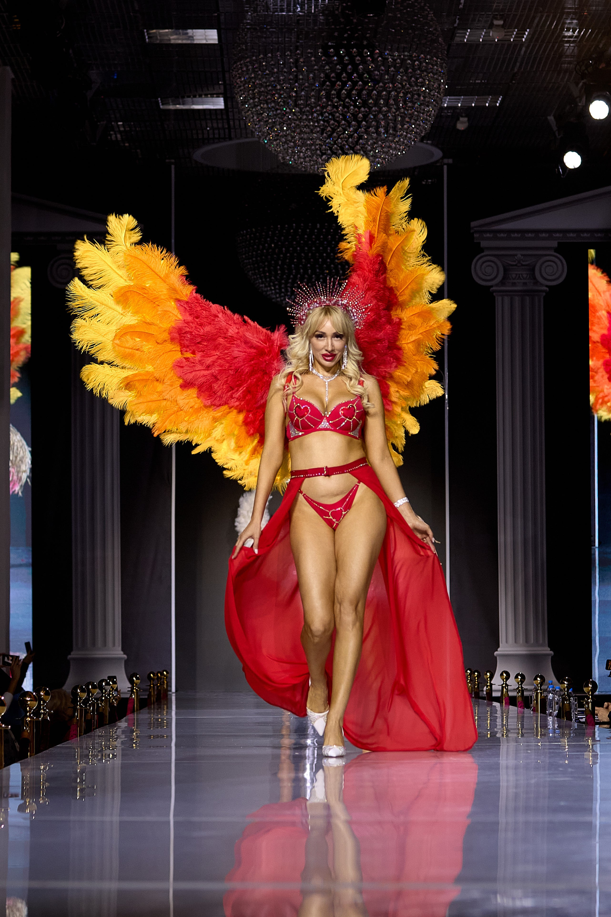 Показ в стиле Victoria's Secret | Ювелирная неделя моды «Эстет»