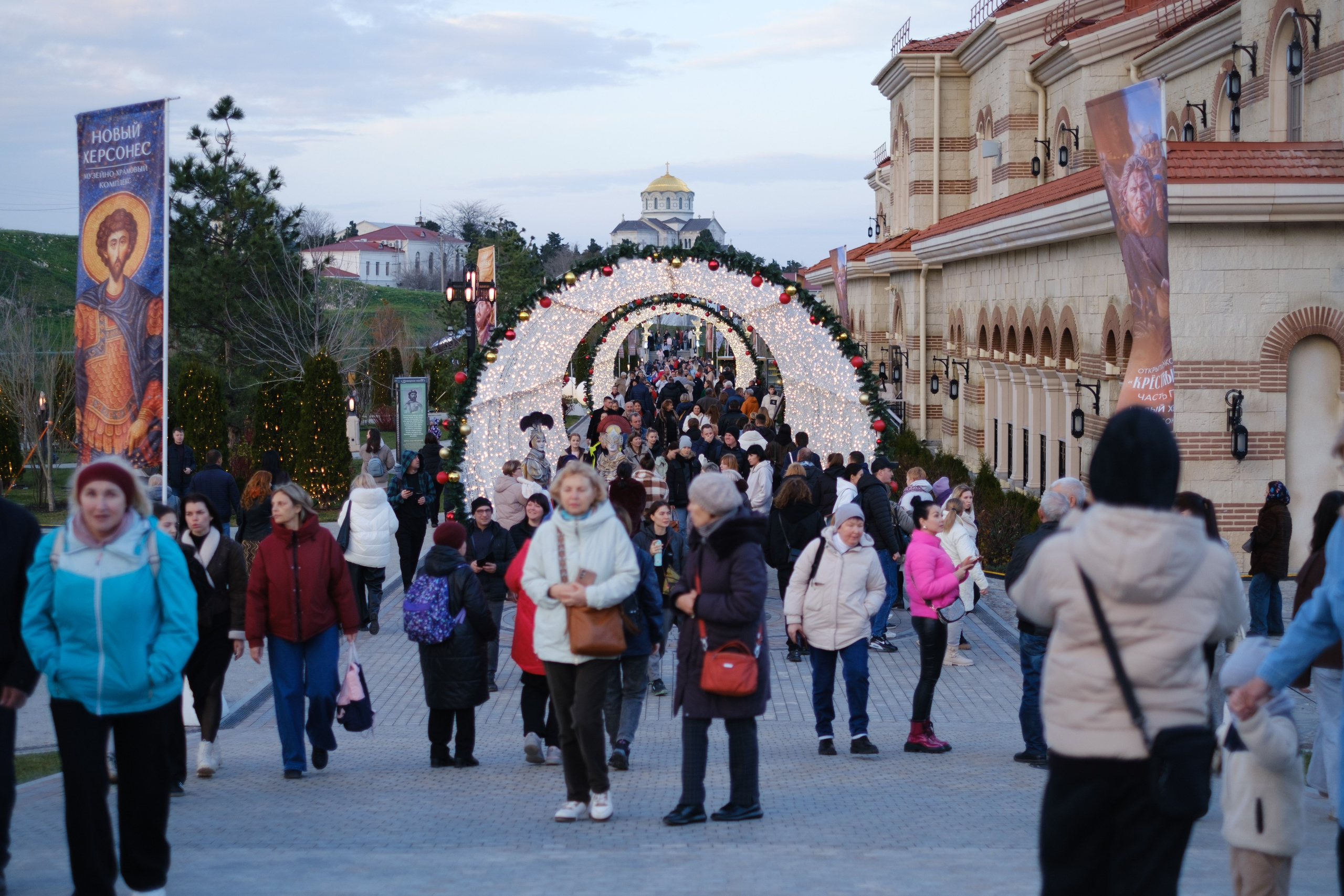 Новогодний репортаж из парка «Новый Херсонес» | Фотограф Илья Желдак. Профессиональная фотосъемка в Крыму. Натуральные эмоции и живые кадры. Забронируйте дату прямо сейчас!