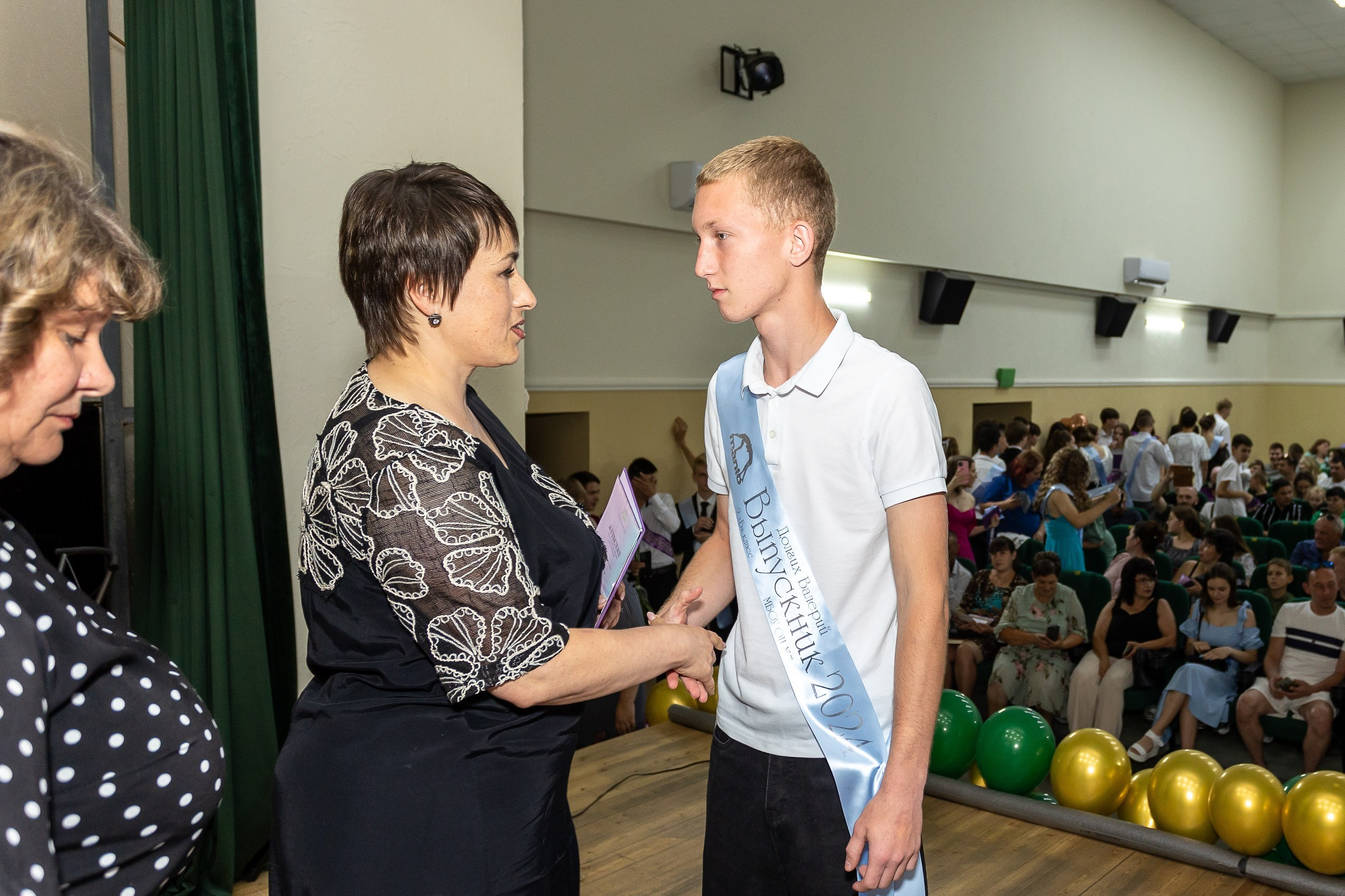 Вручение аттестата и выпускной вечер. Выпускные альбомы Майкоп, Краснодар Елена Золотарева