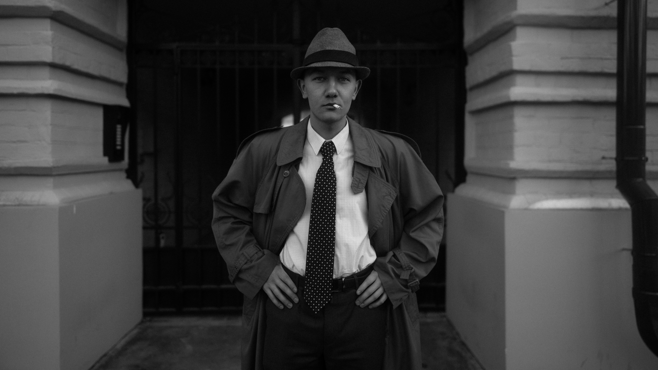 Мужская прогулочная фотосесся с Эриком в стиле фильма Оппенгеймер