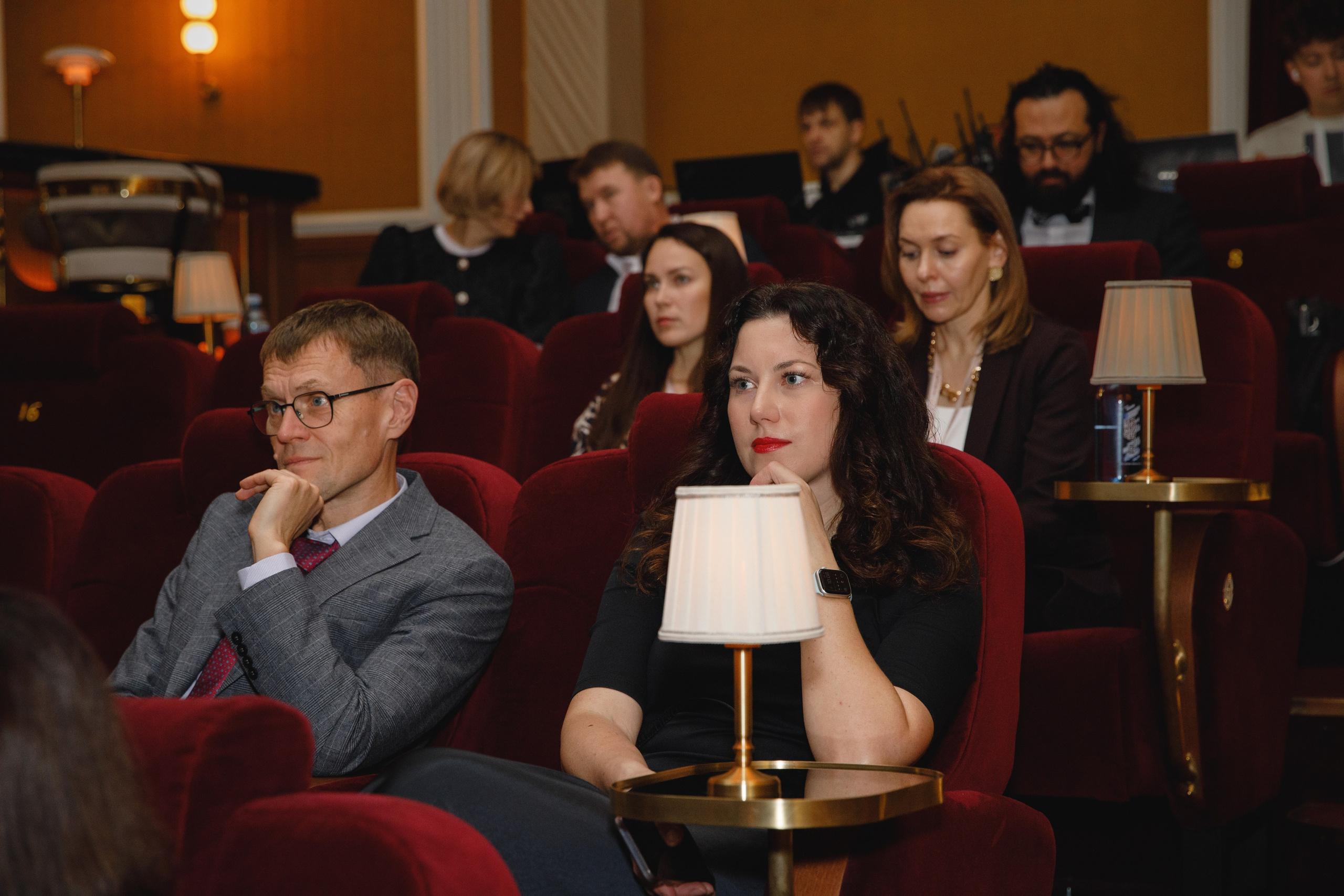 Участники научно-практической конференции слушают выступление спикеров