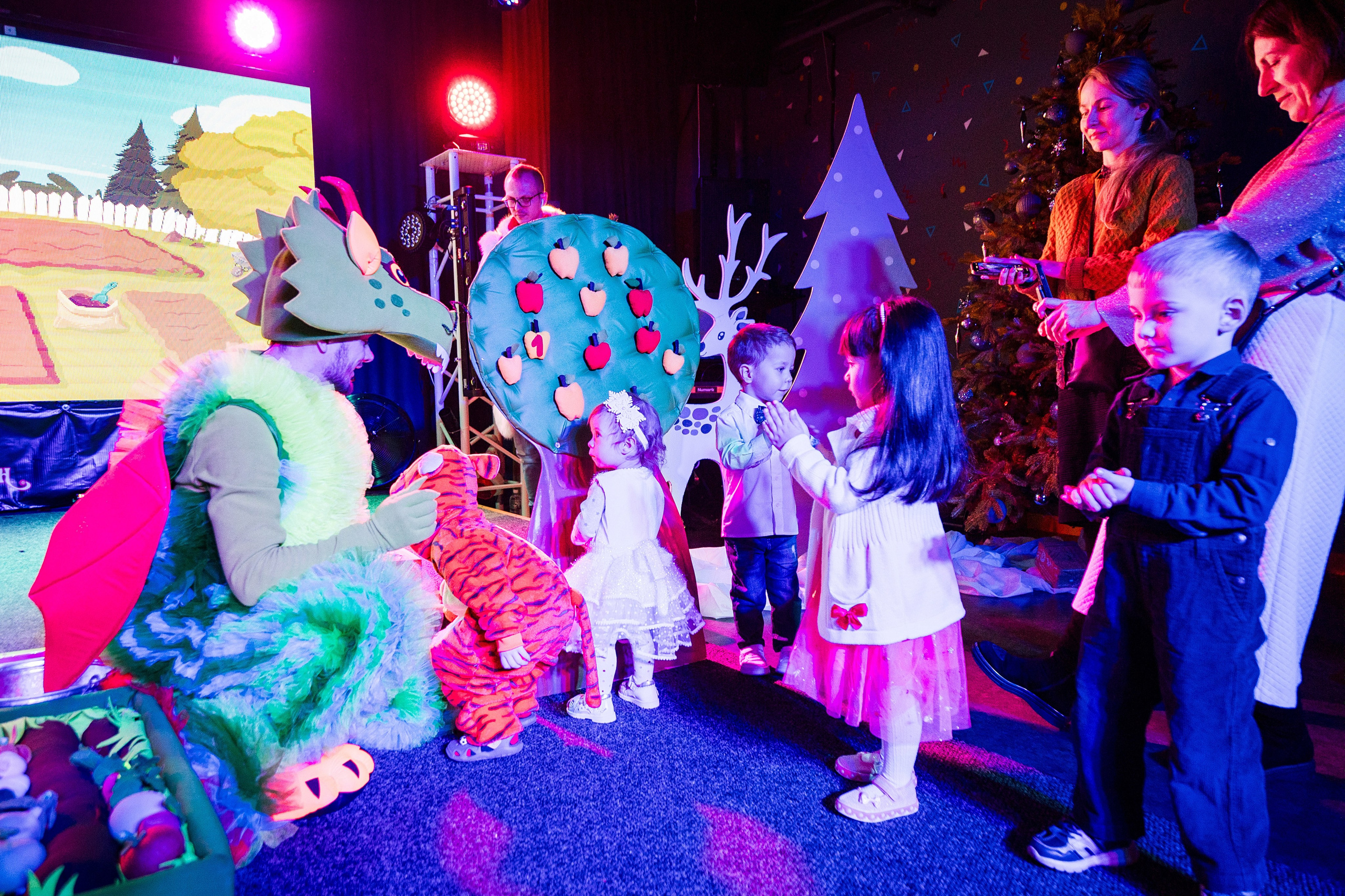 Новогодние утренники. Детский фотограф видеограф в Хабаровске Михаил Орлов