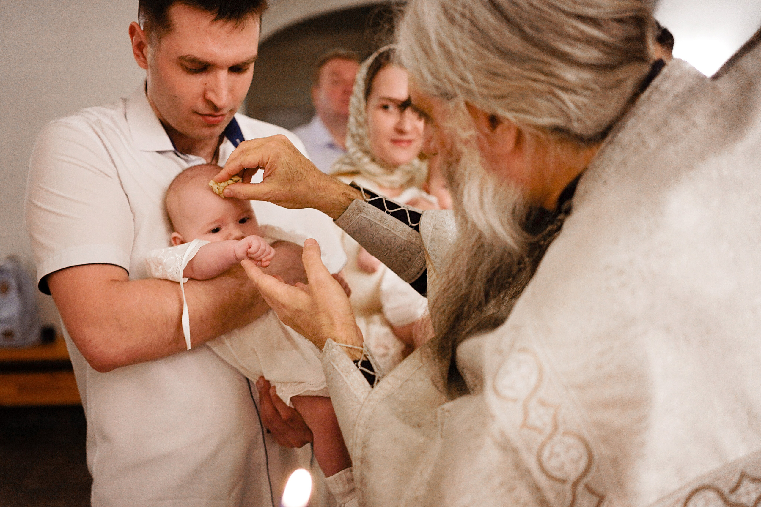 Таинство Крещения в храме Живоначальной Троицы в Троицке. Семейный и детский фотограф в Москве Екатерина Офицерова
